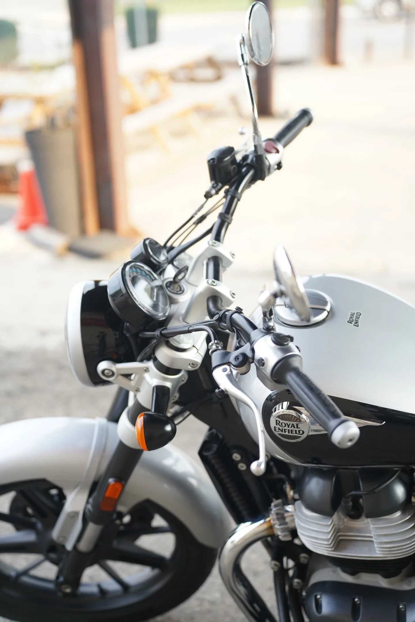 2024 Royal Enfield Super Meteor 650 - Interstellar Gray