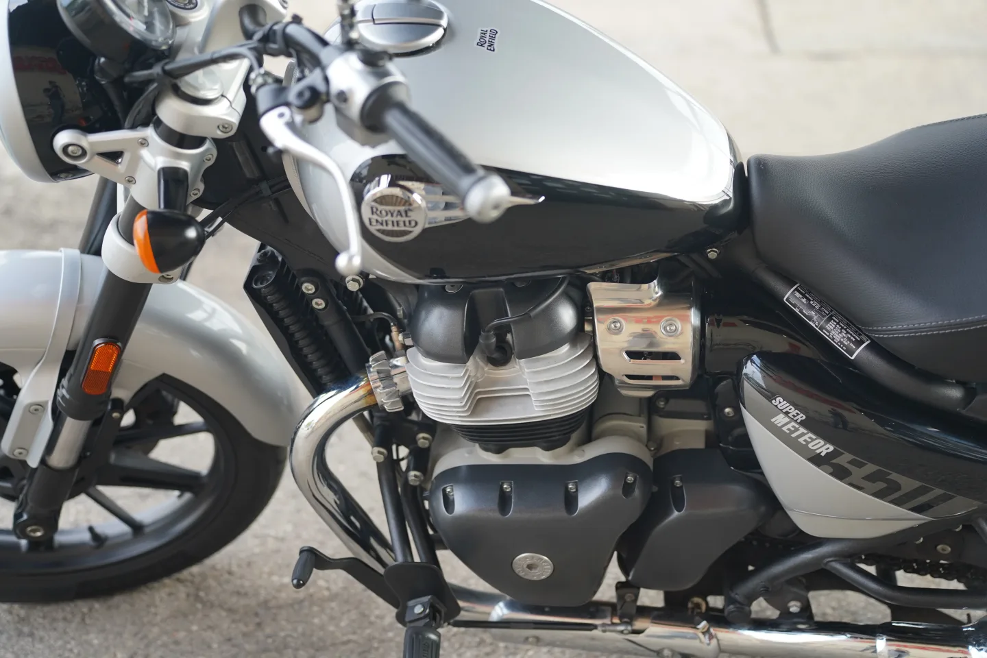 2024 Royal Enfield Super Meteor 650 - Interstellar Gray