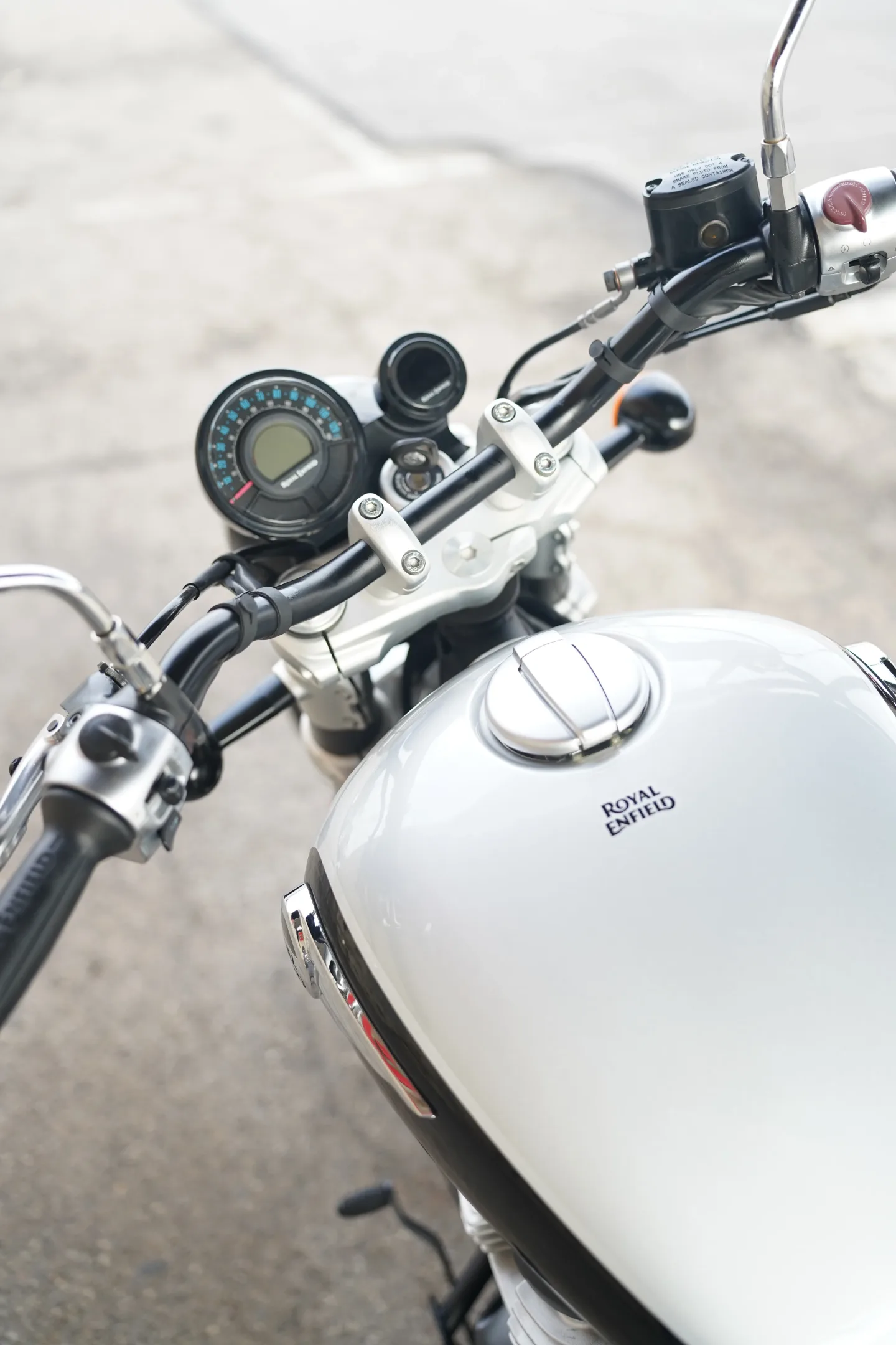 2024 Royal Enfield Super Meteor 650 - Interstellar Gray