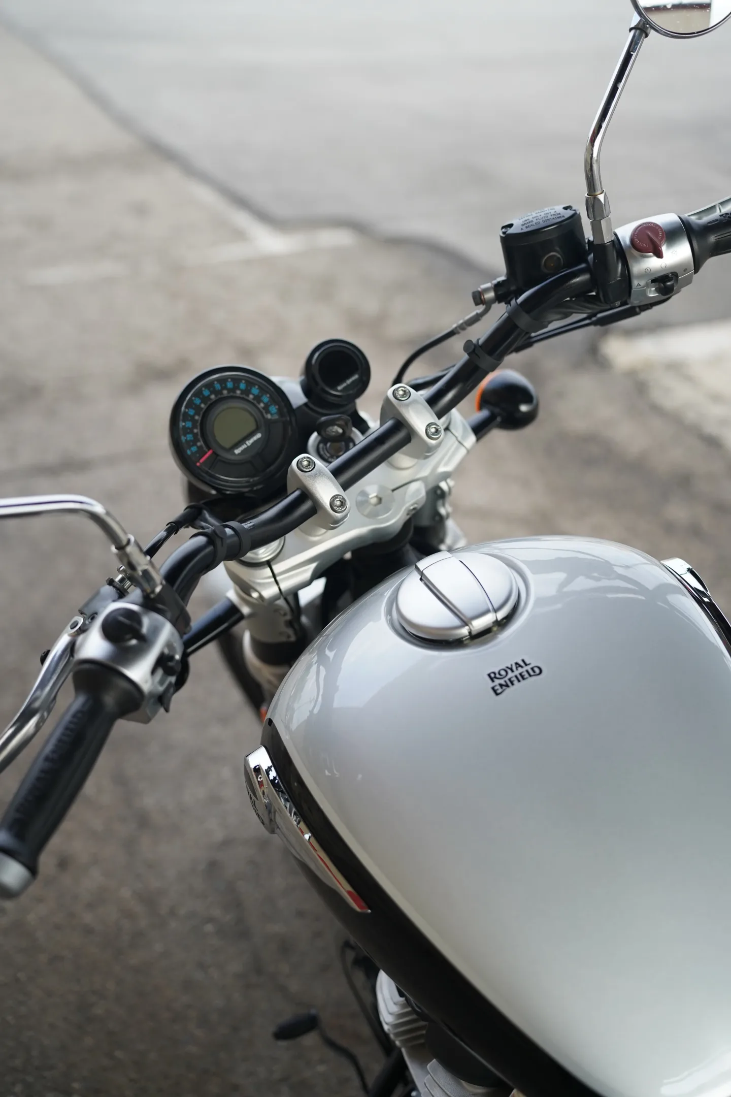 2024 Royal Enfield Super Meteor 650 - Interstellar Gray