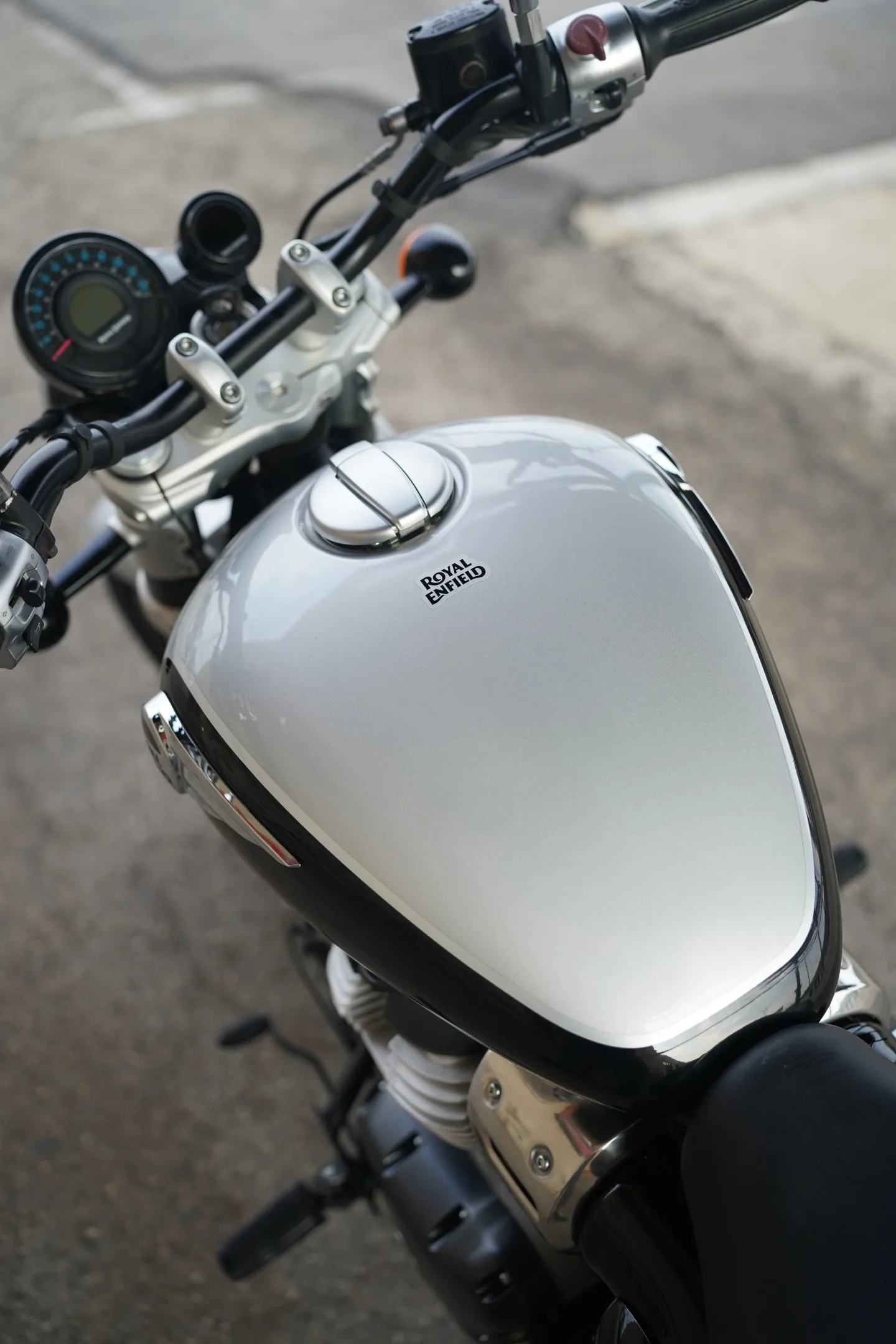 2024 Royal Enfield Super Meteor 650 - Interstellar Gray