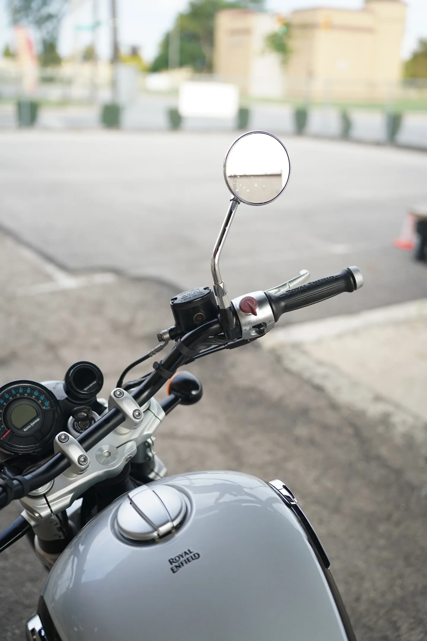 2024 Royal Enfield Super Meteor 650 - Interstellar Gray