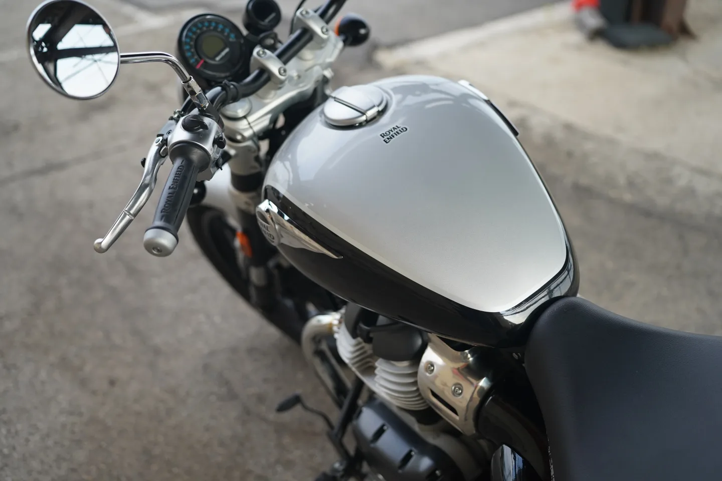 2024 Royal Enfield Super Meteor 650 - Interstellar Gray
