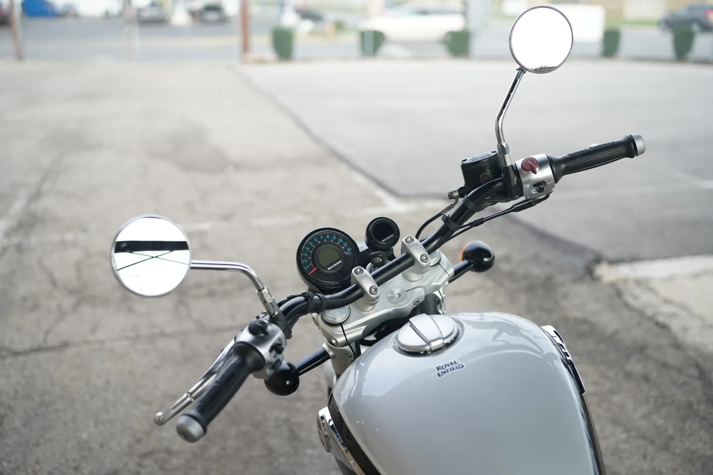 2024 Royal Enfield Super Meteor 650 - Interstellar Gray