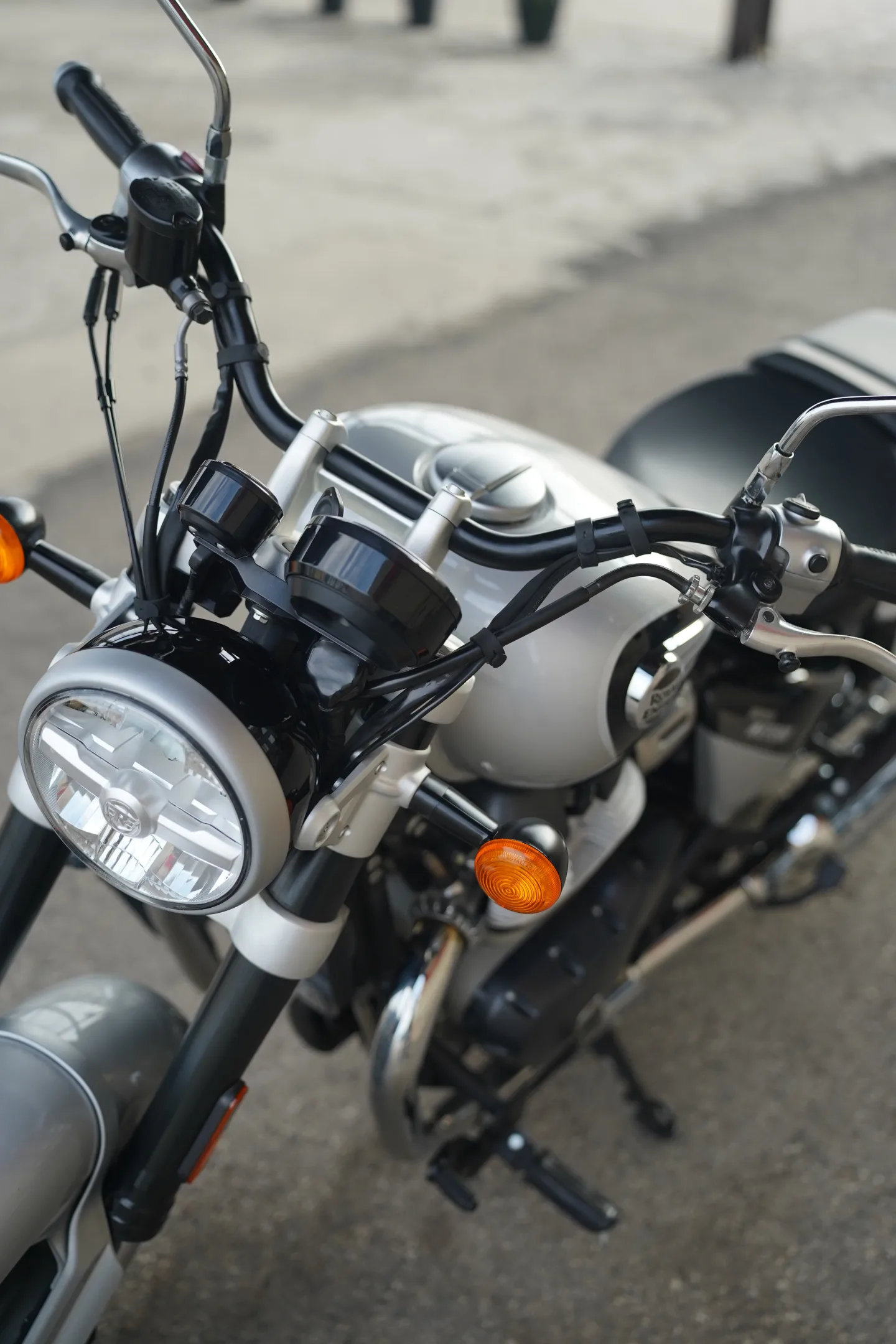 2024 Royal Enfield Super Meteor 650 - Interstellar Gray