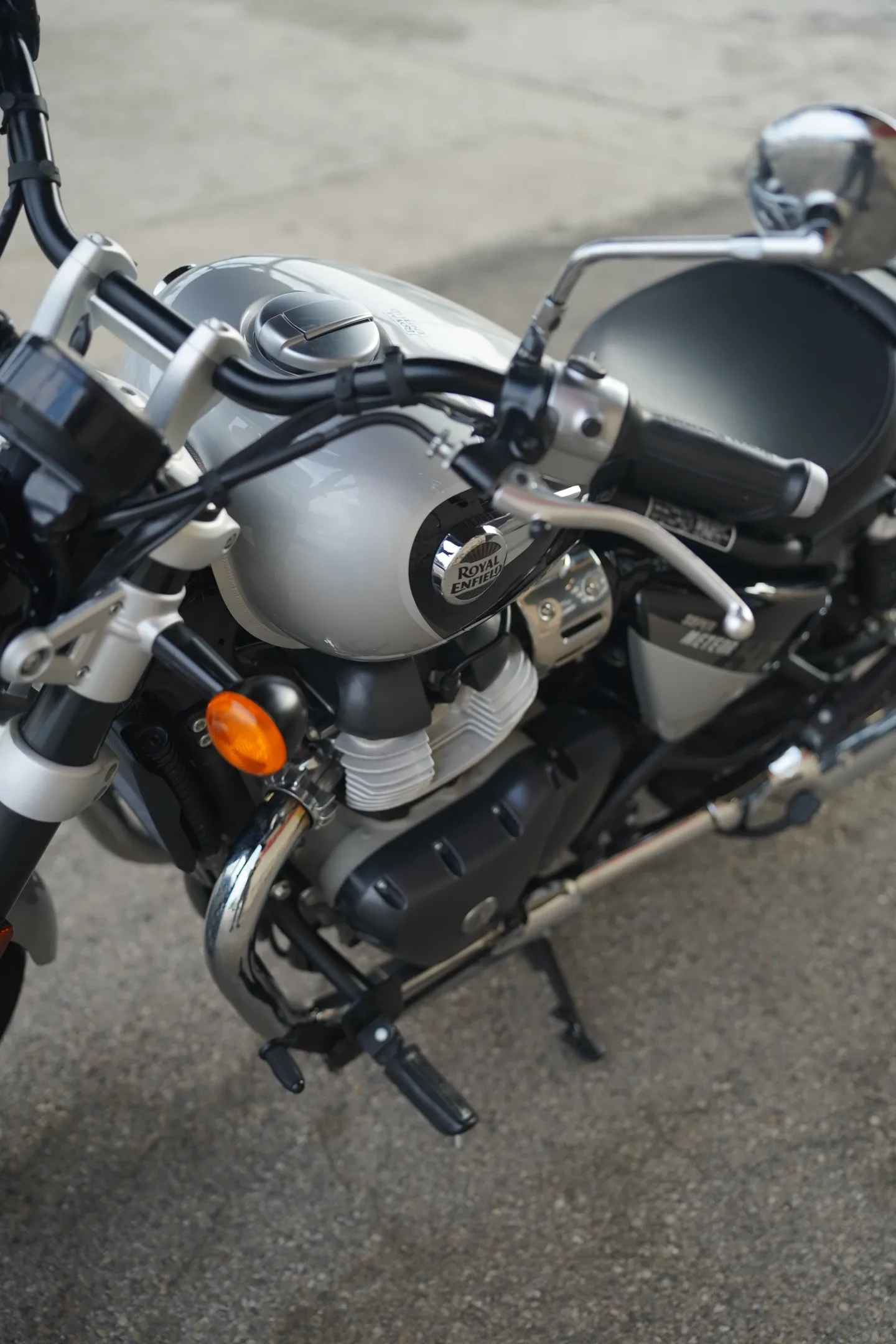 2024 Royal Enfield Super Meteor 650 - Interstellar Gray