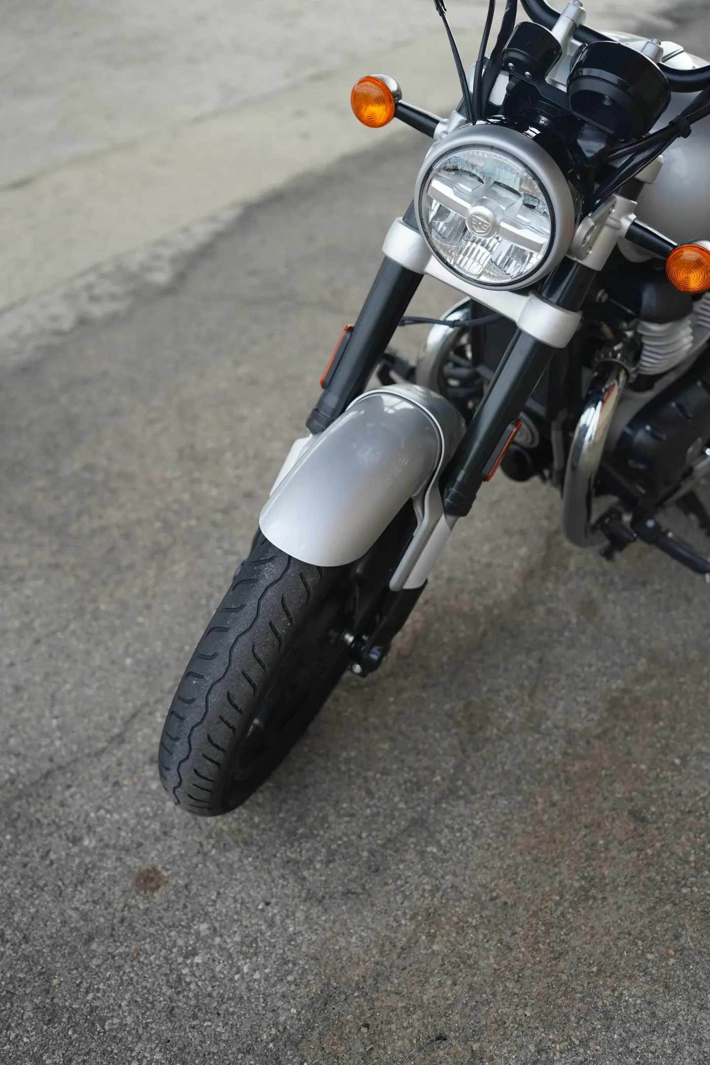 2024 Royal Enfield Super Meteor 650 - Interstellar Gray