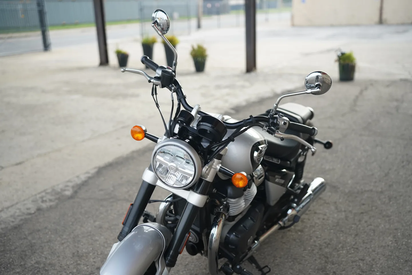 2024 Royal Enfield Super Meteor 650 - Interstellar Gray