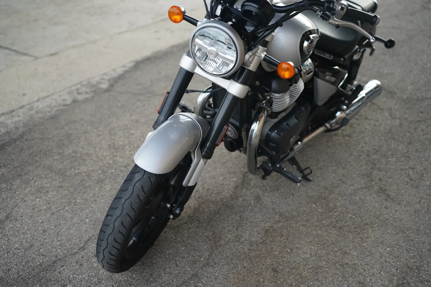 2024 Royal Enfield Super Meteor 650 - Interstellar Gray