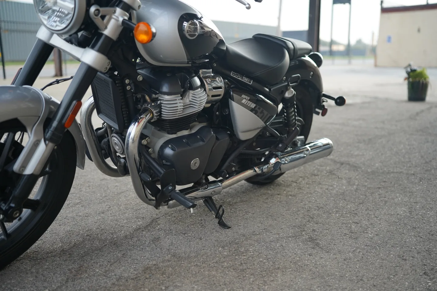2024 Royal Enfield Super Meteor 650 - Interstellar Gray