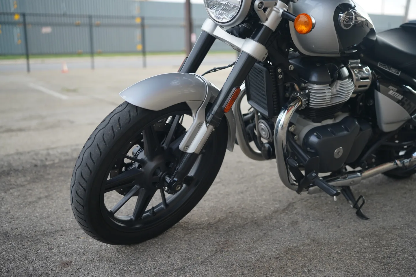 2024 Royal Enfield Super Meteor 650 - Interstellar Gray