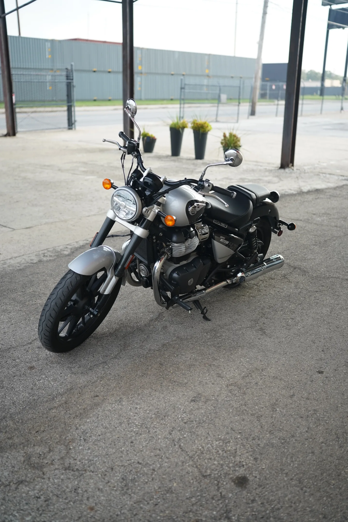 2024 Royal Enfield Super Meteor 650 - Interstellar Gray