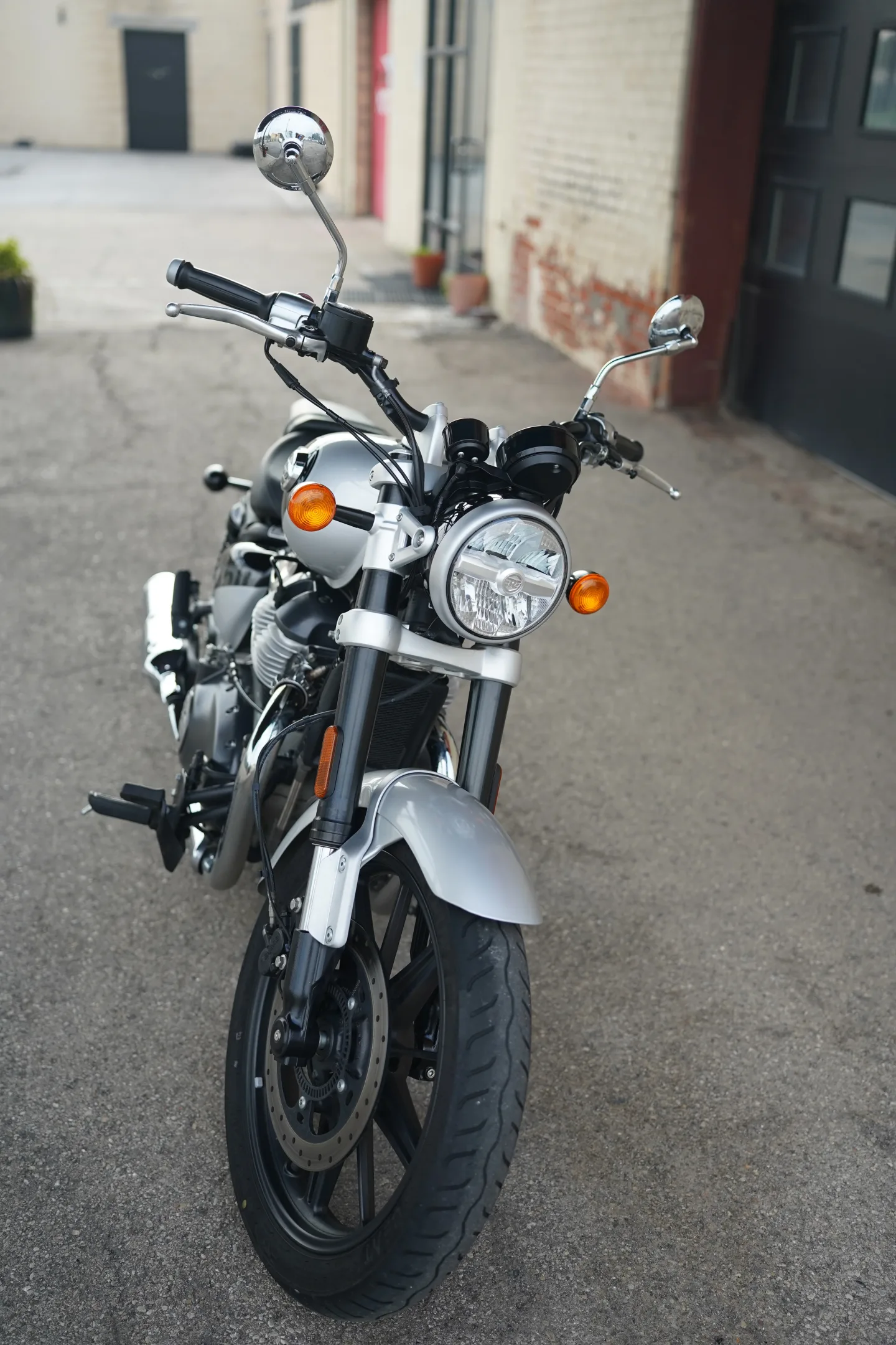 2024 Royal Enfield Super Meteor 650 - Interstellar Gray