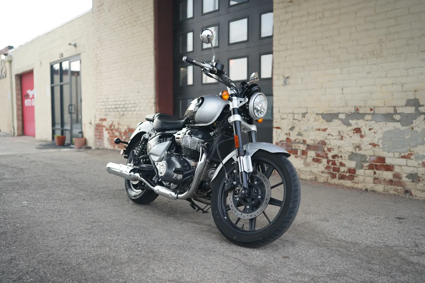 2024 Royal Enfield Super Meteor 650 - Interstellar Gray