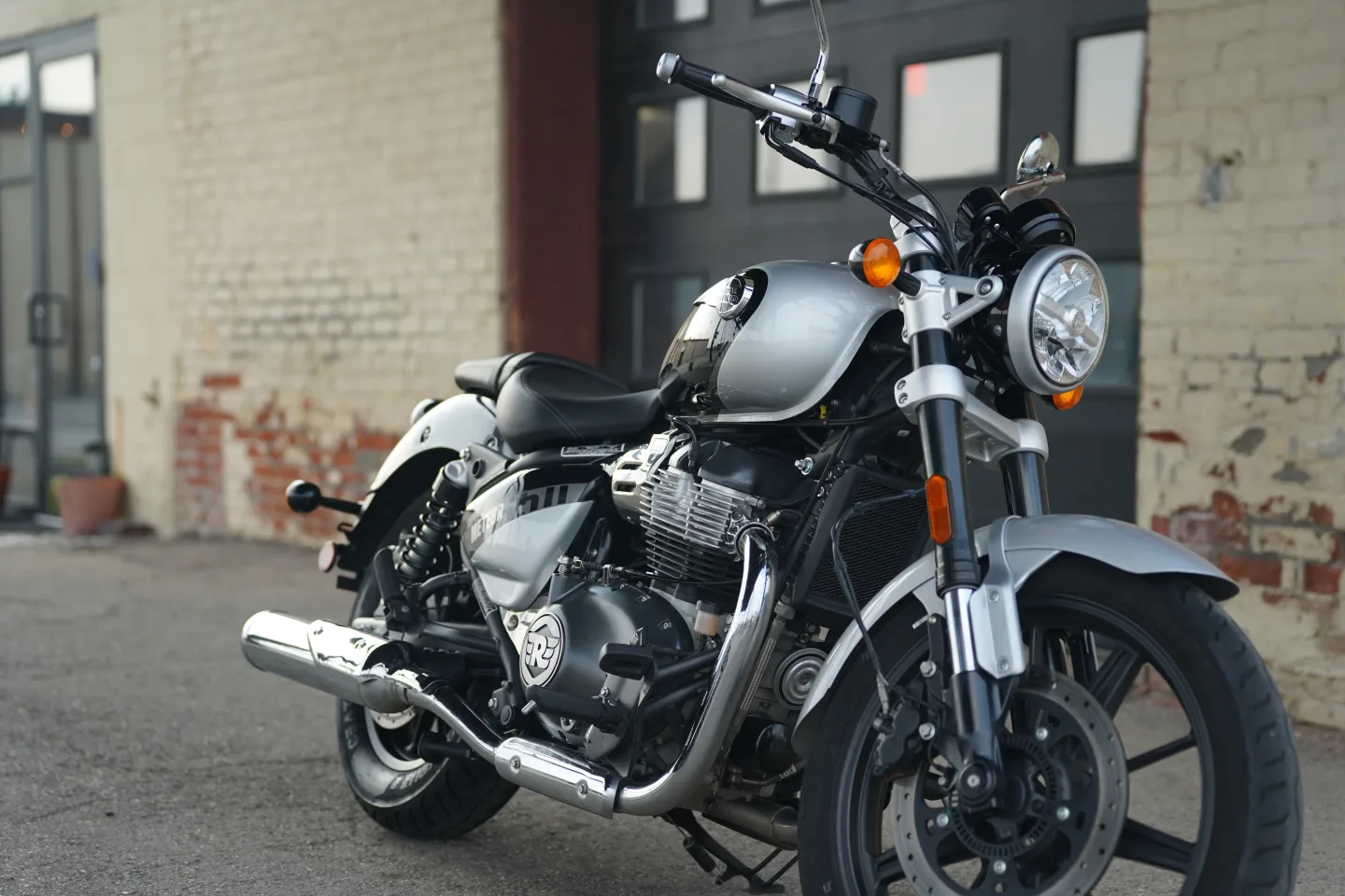 2024 Royal Enfield Super Meteor 650 - Interstellar Gray