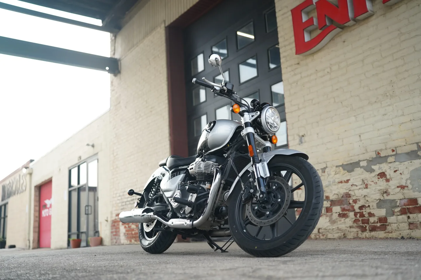 2024 Royal Enfield Super Meteor 650 - Interstellar Gray