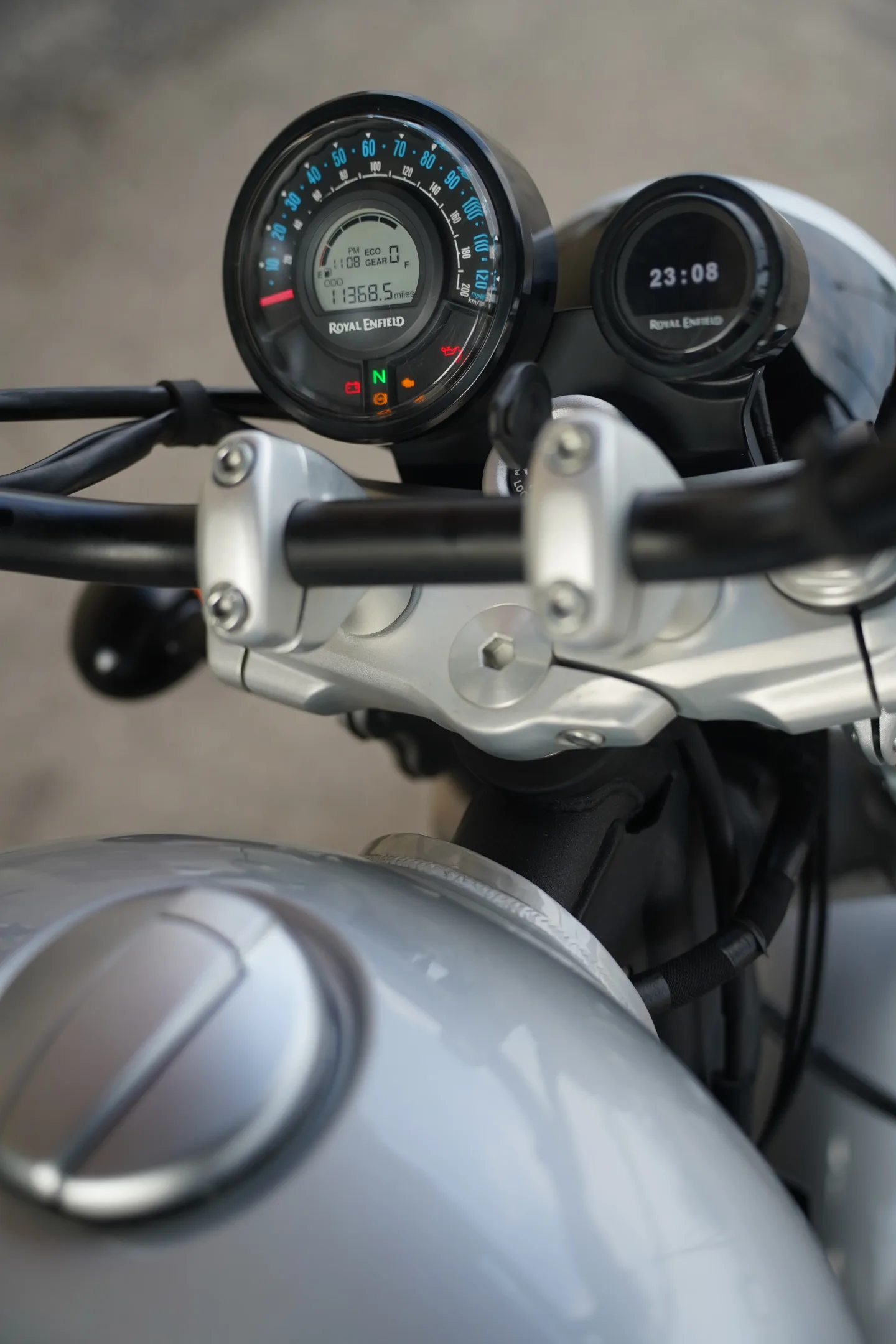2024 Royal Enfield Super Meteor 650 - Interstellar Gray