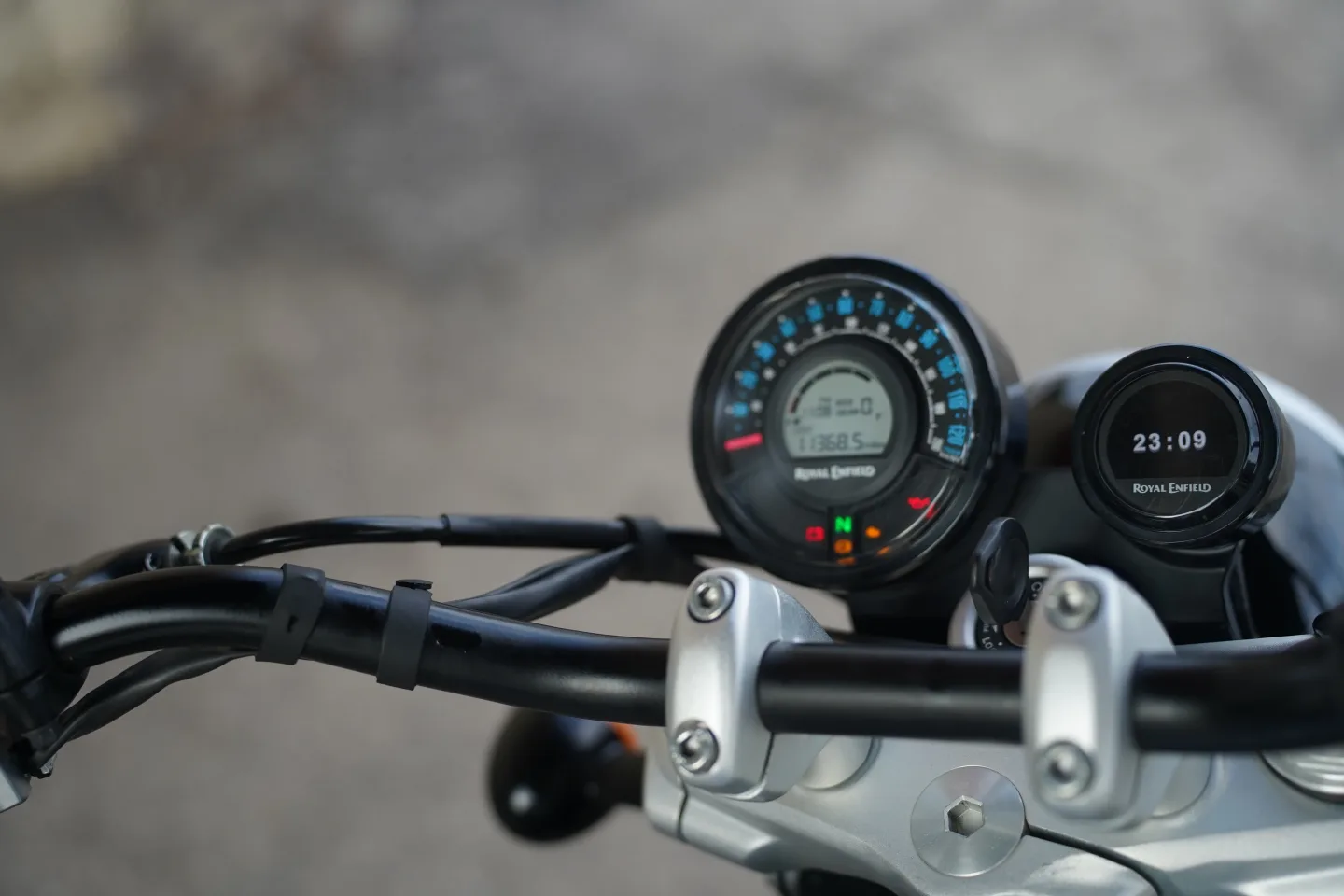 2024 Royal Enfield Super Meteor 650 - Interstellar Gray