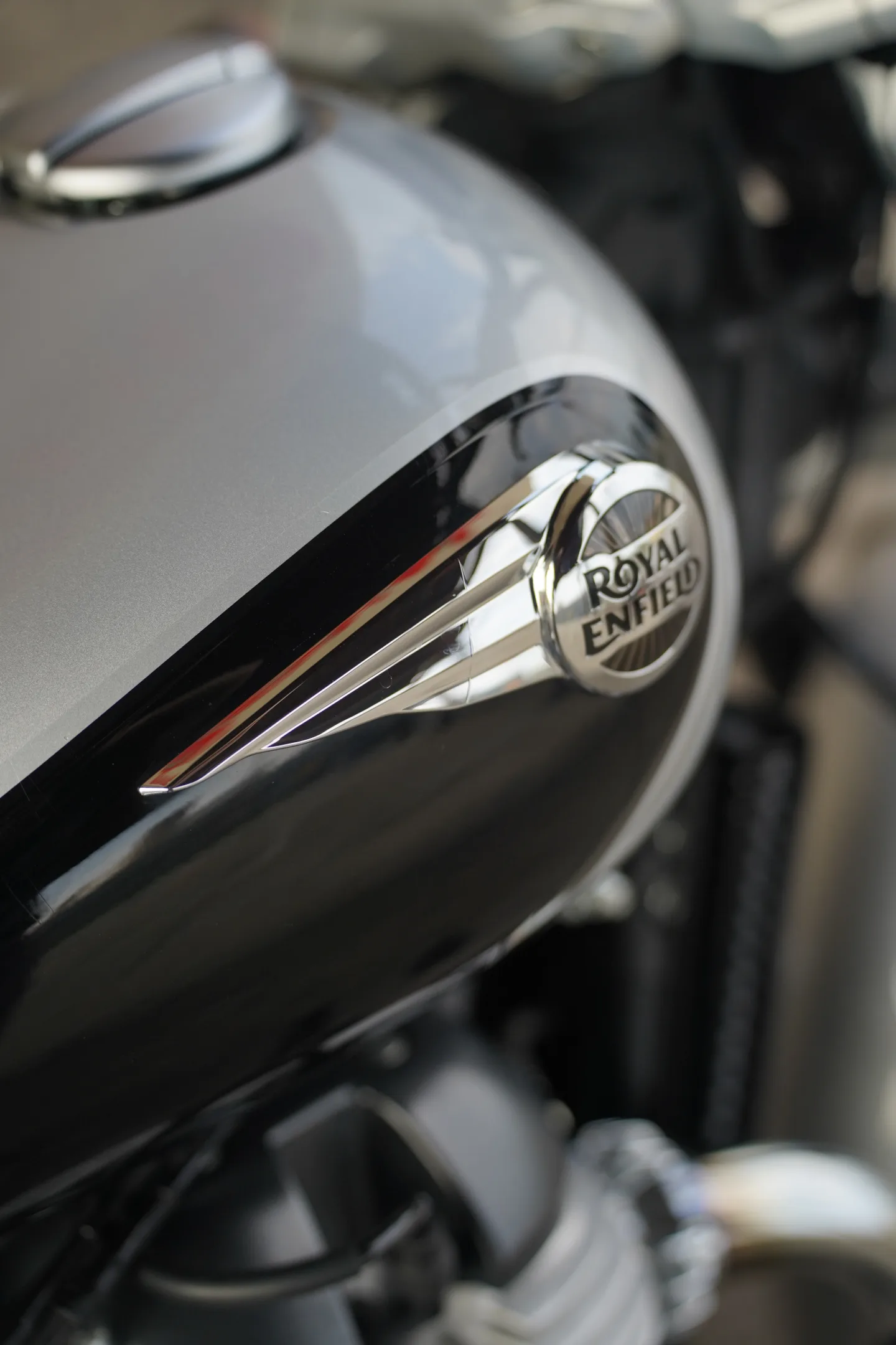 2024 Royal Enfield Super Meteor 650 - Interstellar Gray
