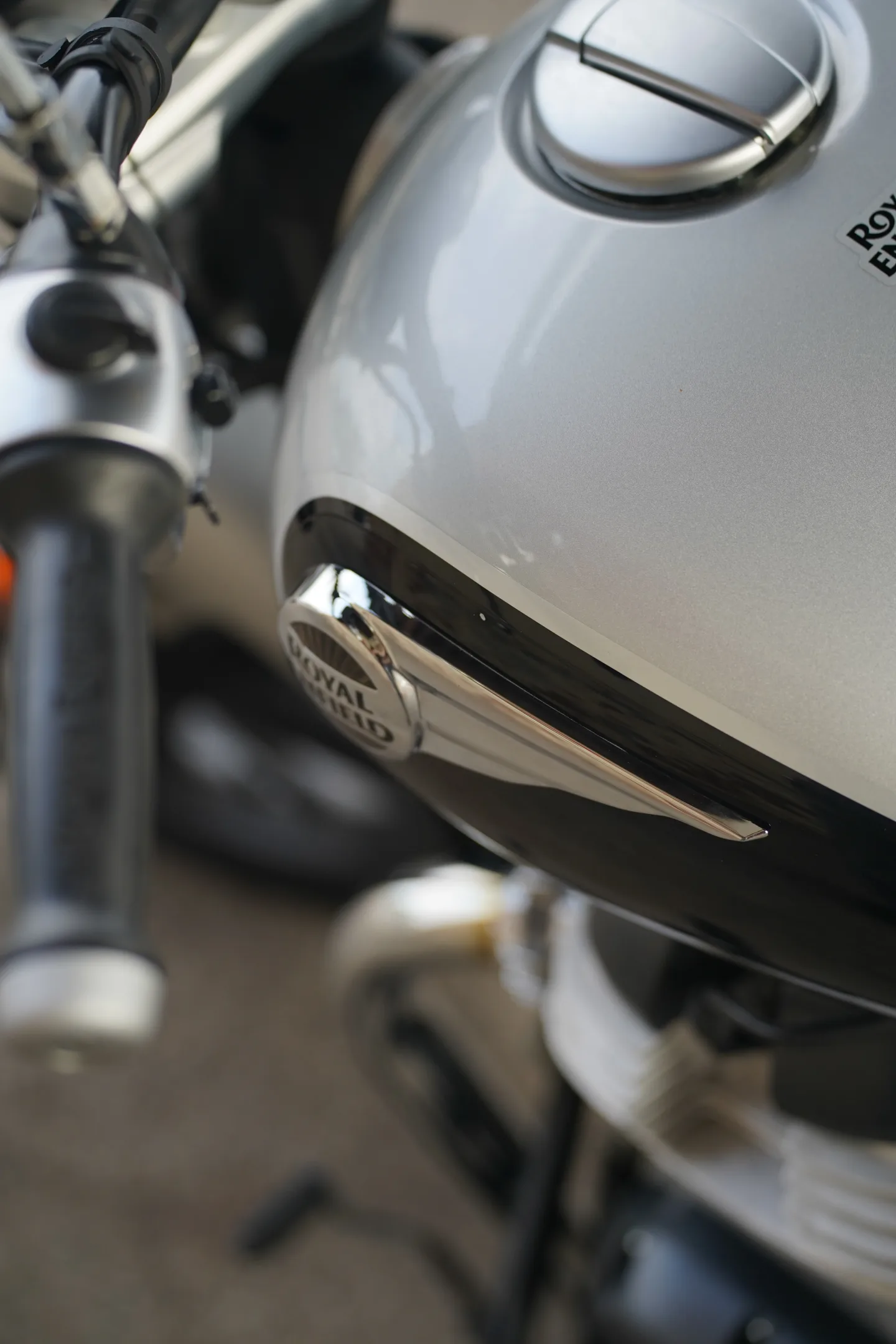 2024 Royal Enfield Super Meteor 650 - Interstellar Gray