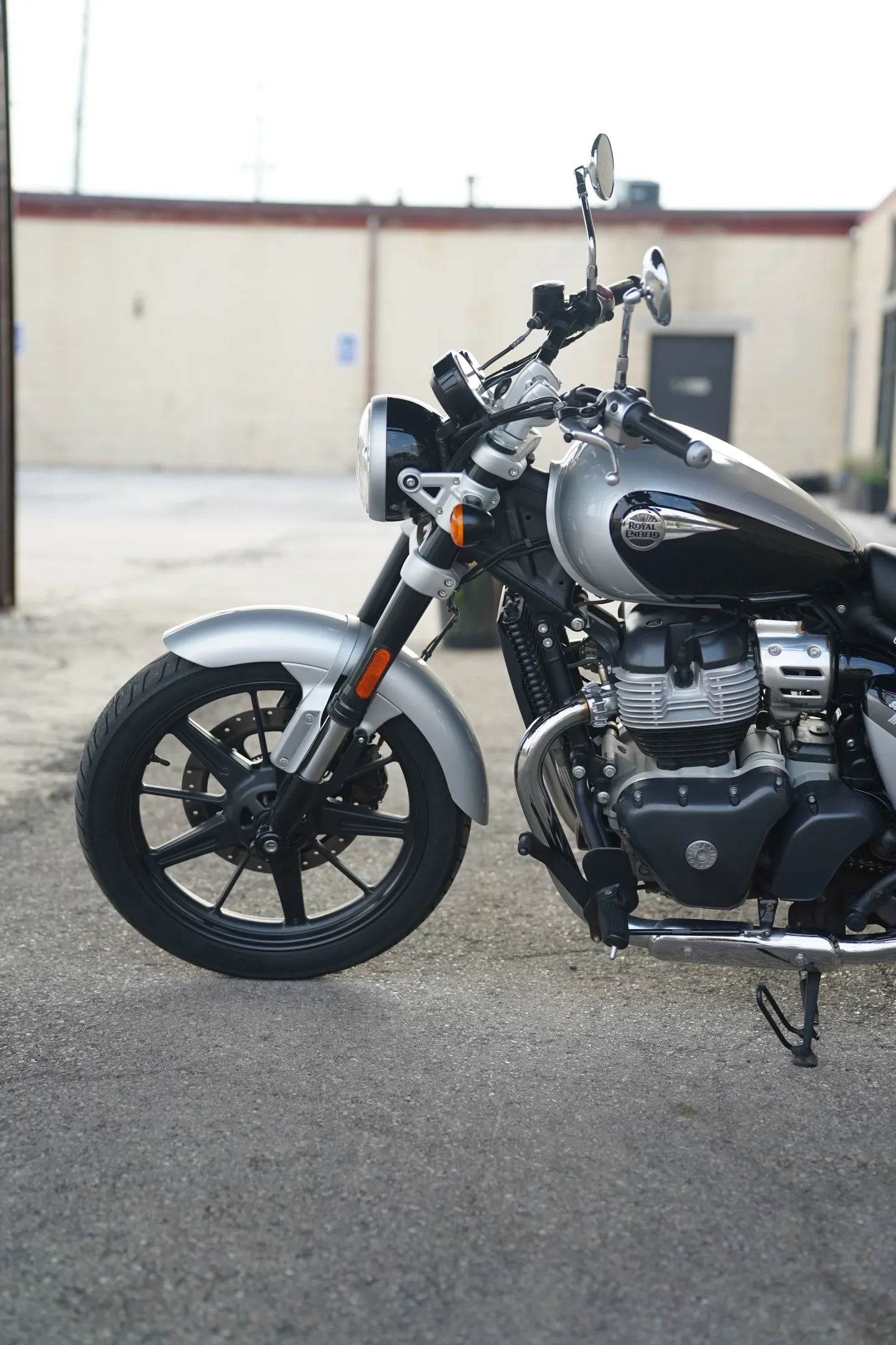 2024 Royal Enfield Super Meteor 650 - Interstellar Gray