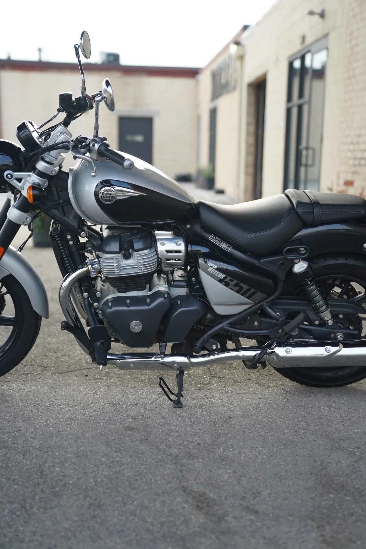 2024 Royal Enfield Super Meteor 650 - Interstellar Gray