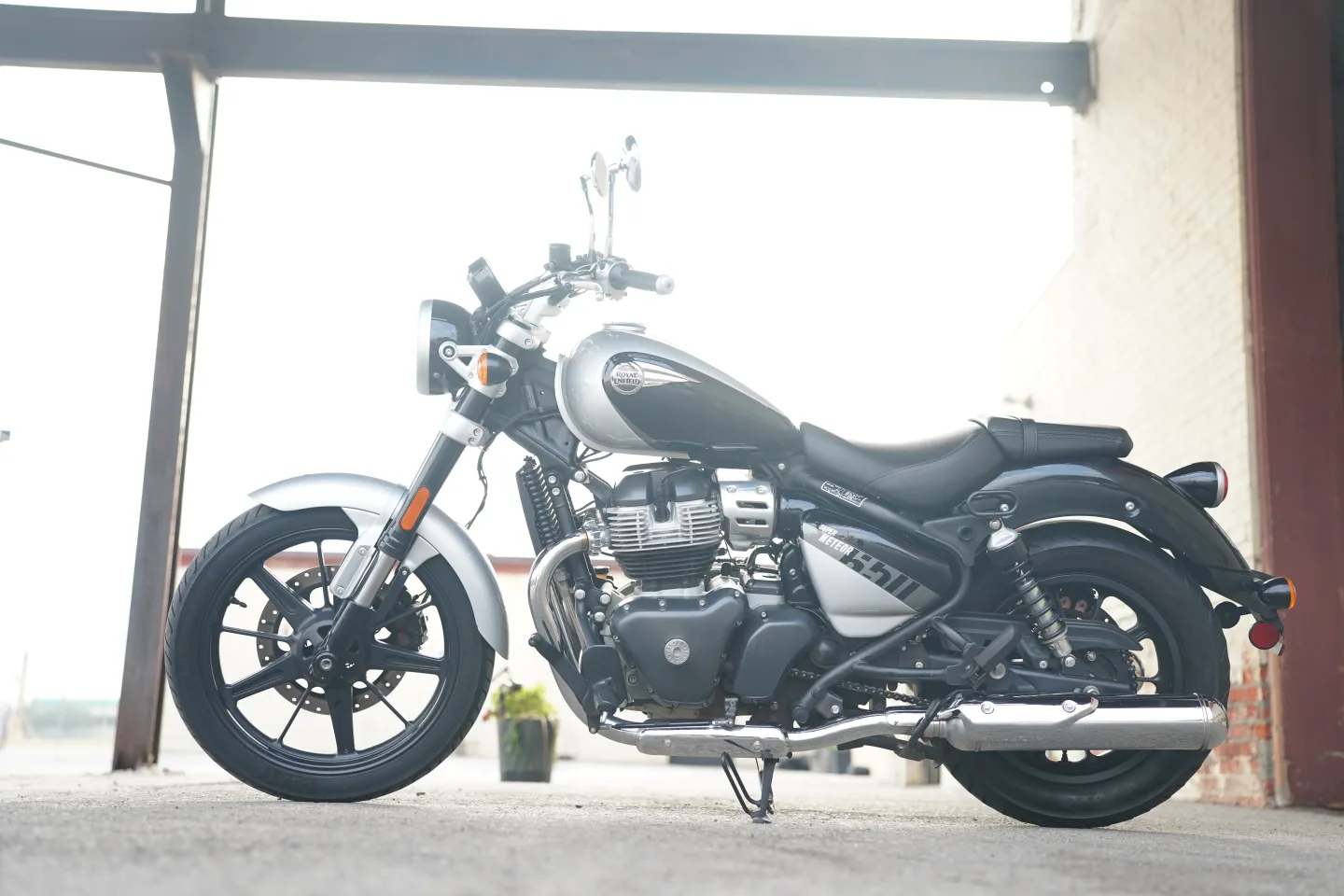 2024 Royal Enfield Super Meteor 650 - Interstellar Gray