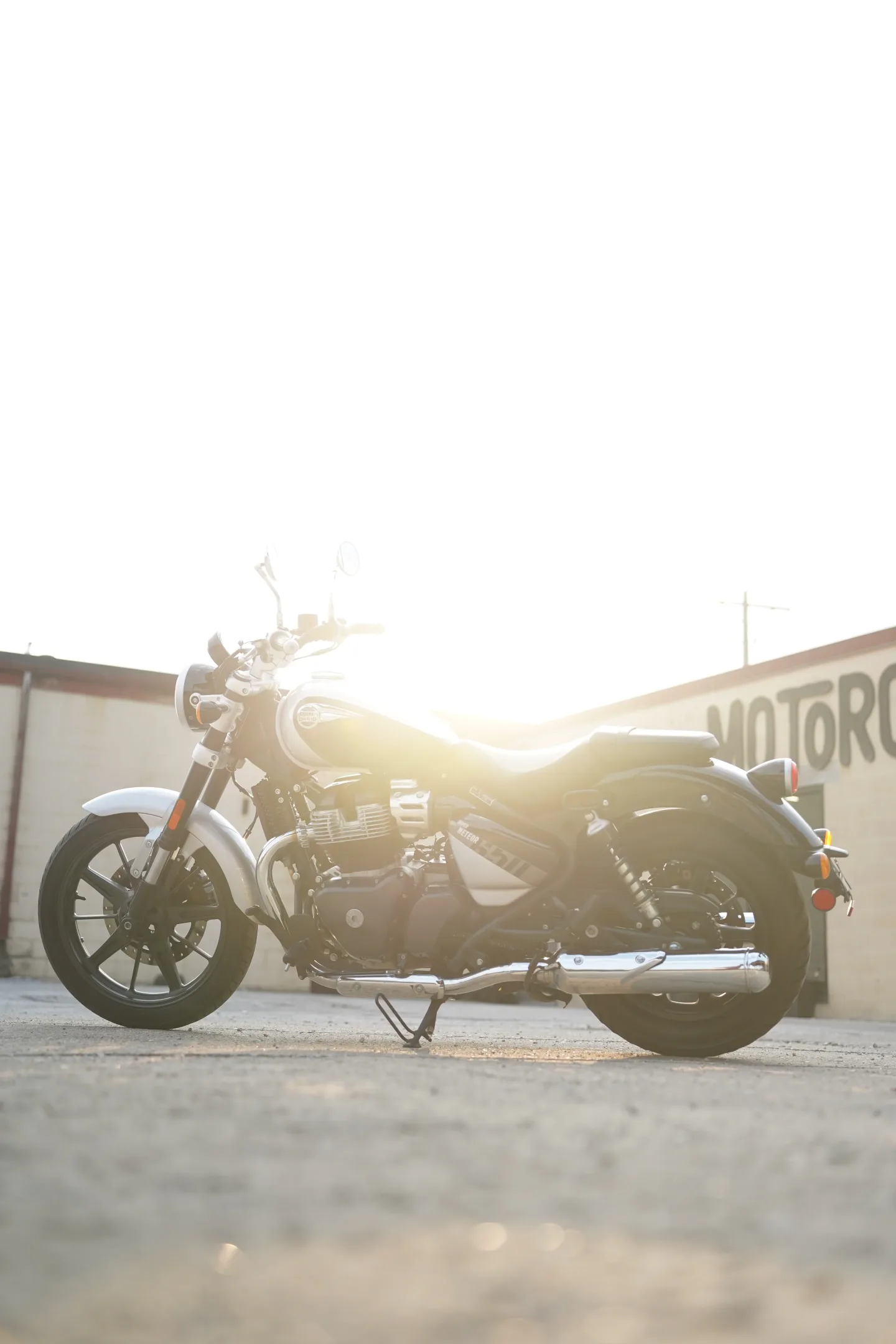 2024 Royal Enfield Super Meteor 650 - Interstellar Gray