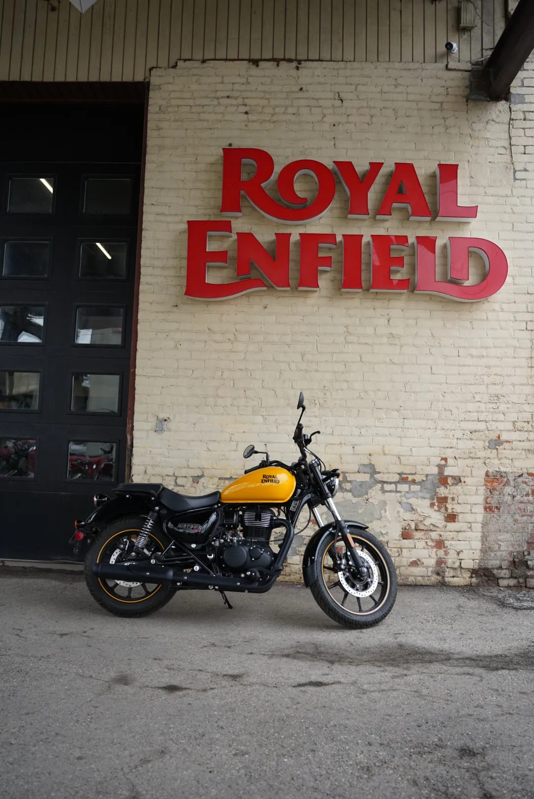 2024 Royal Enfield Meteor 350 - Fireball Yellow - DEMO