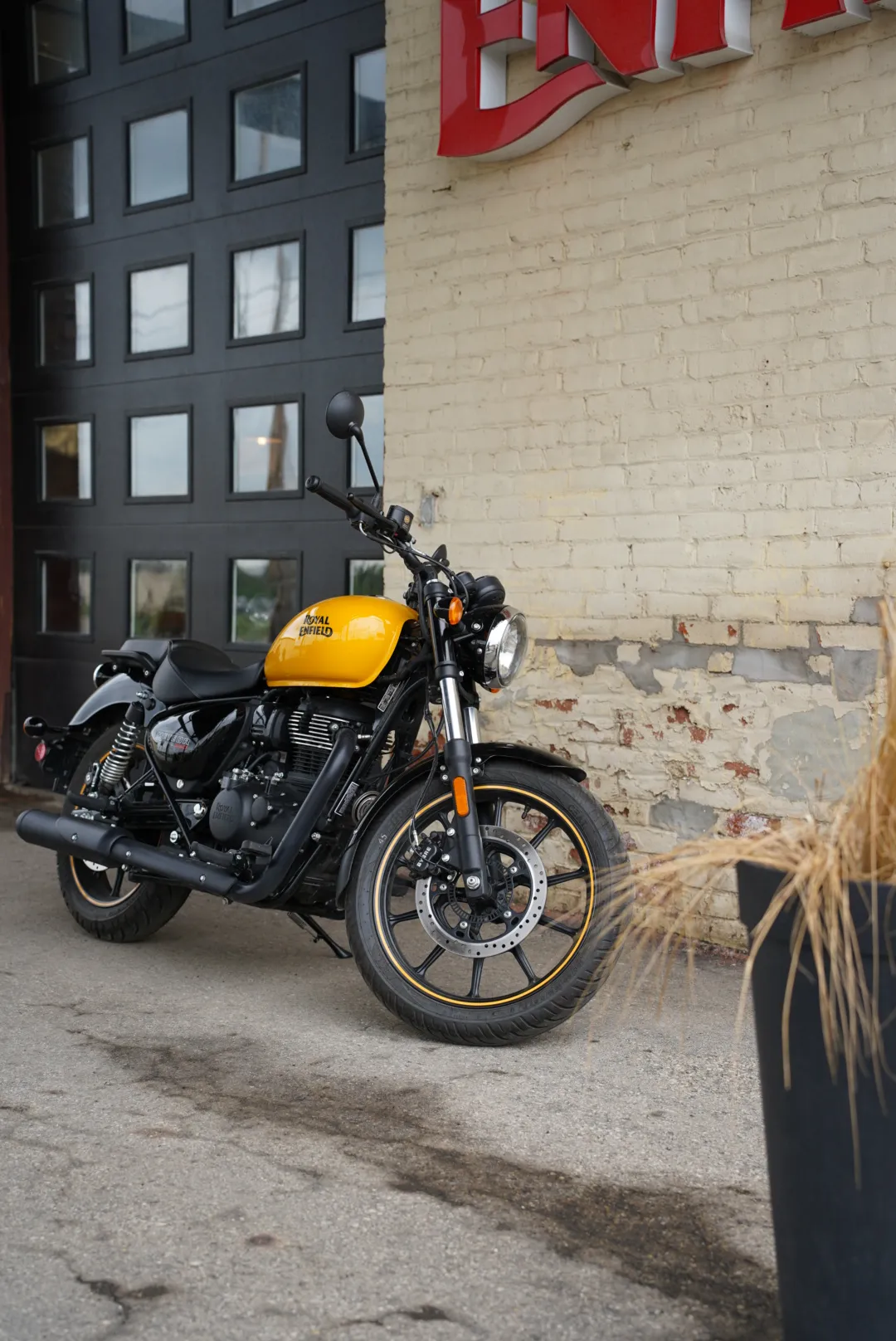 2024 Royal Enfield Meteor 350 - Fireball Yellow - DEMO