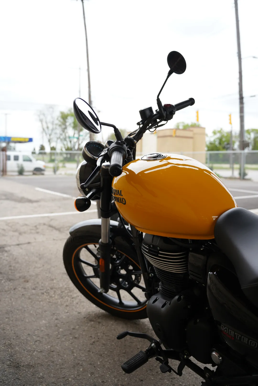 2024 Royal Enfield Meteor 350 - Fireball Yellow - DEMO