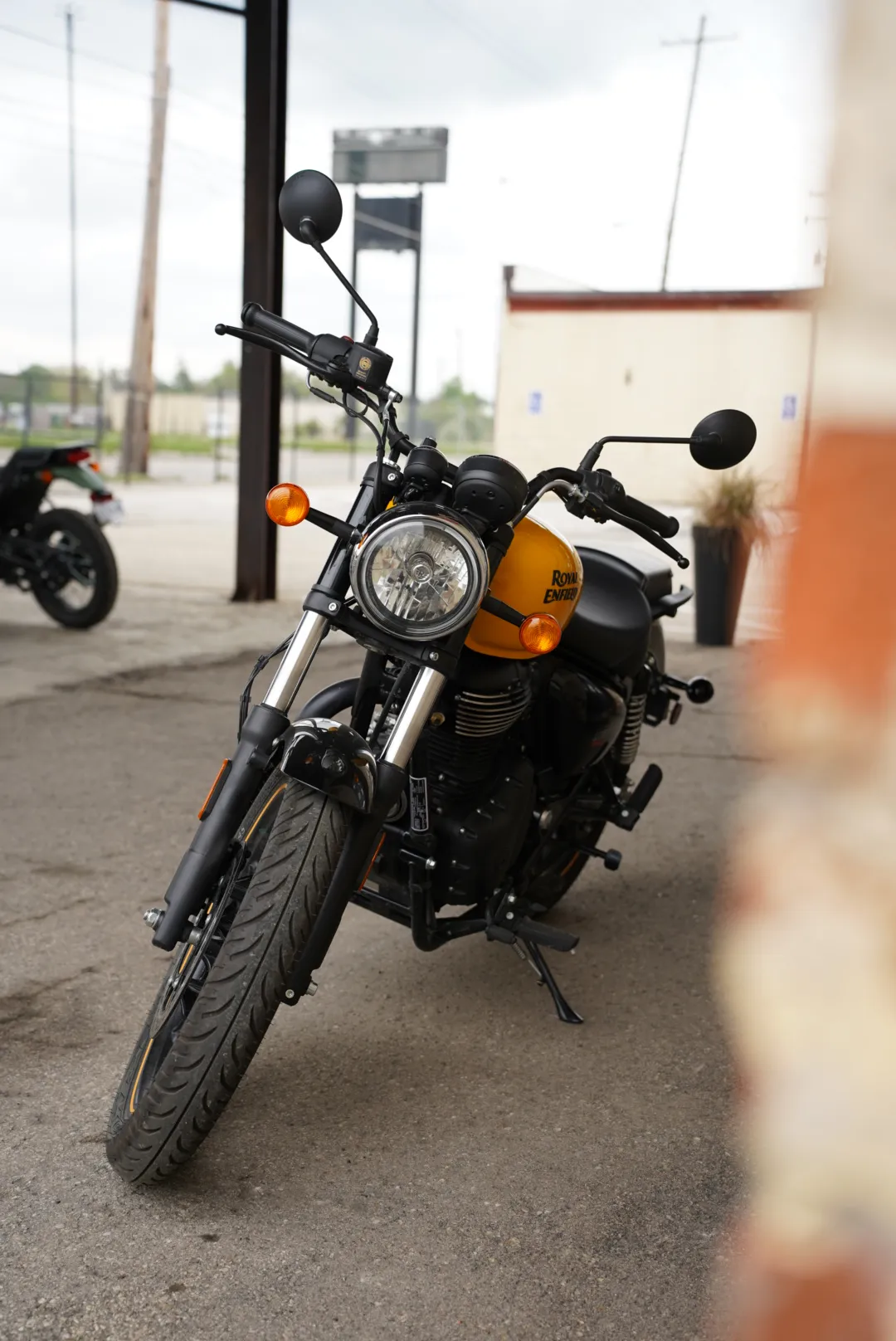 2024 Royal Enfield Meteor 350 - Fireball Yellow - DEMO