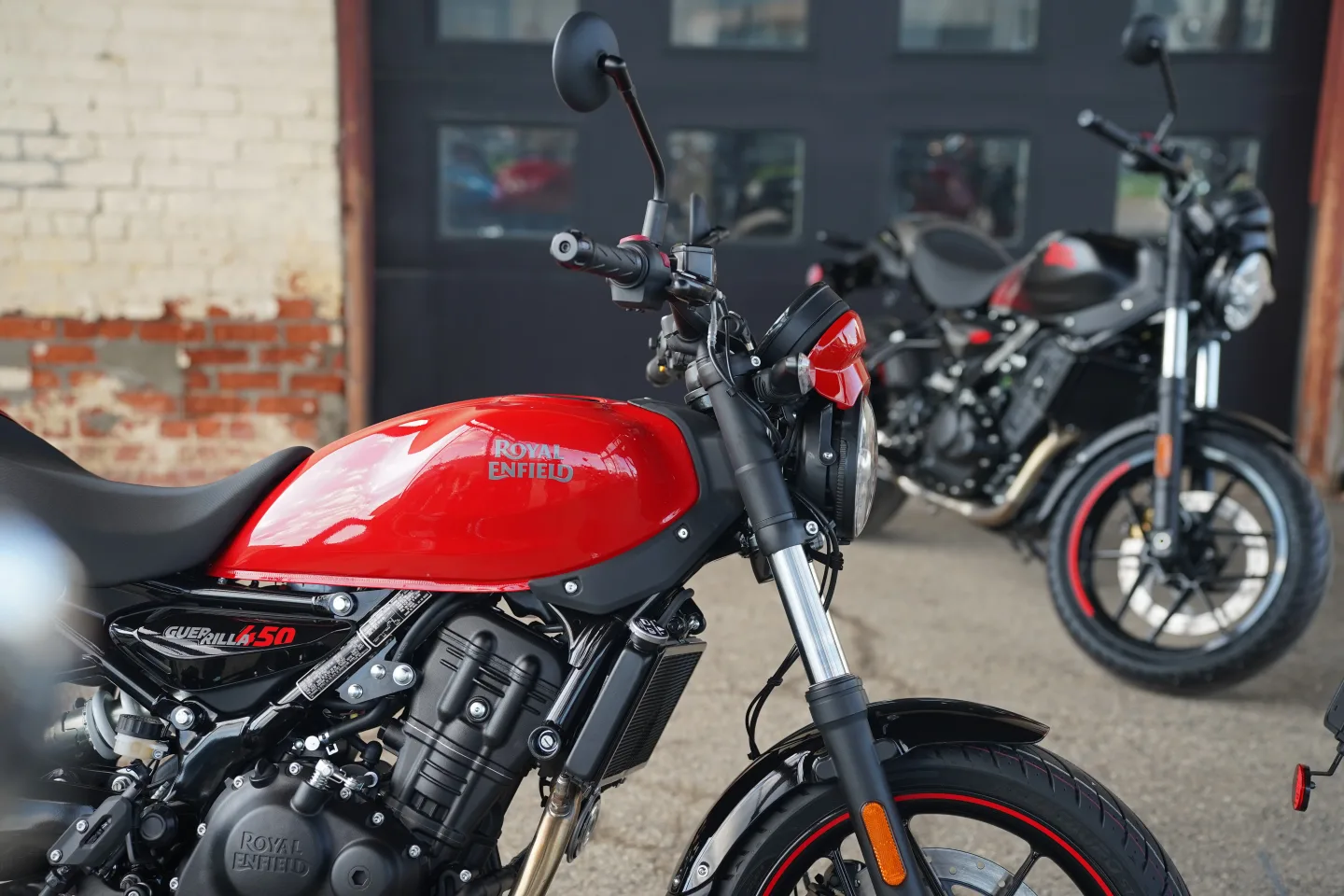DSC01639 2027 Royal Enfield Guerrilla 450 Apex - Apex Red