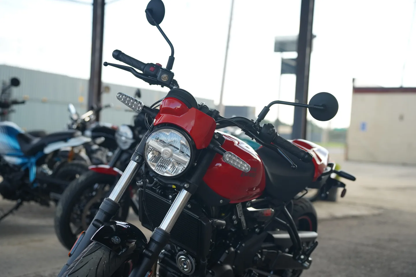 DSC01715 2027 Royal Enfield Guerrilla 450 Apex - Apex Red