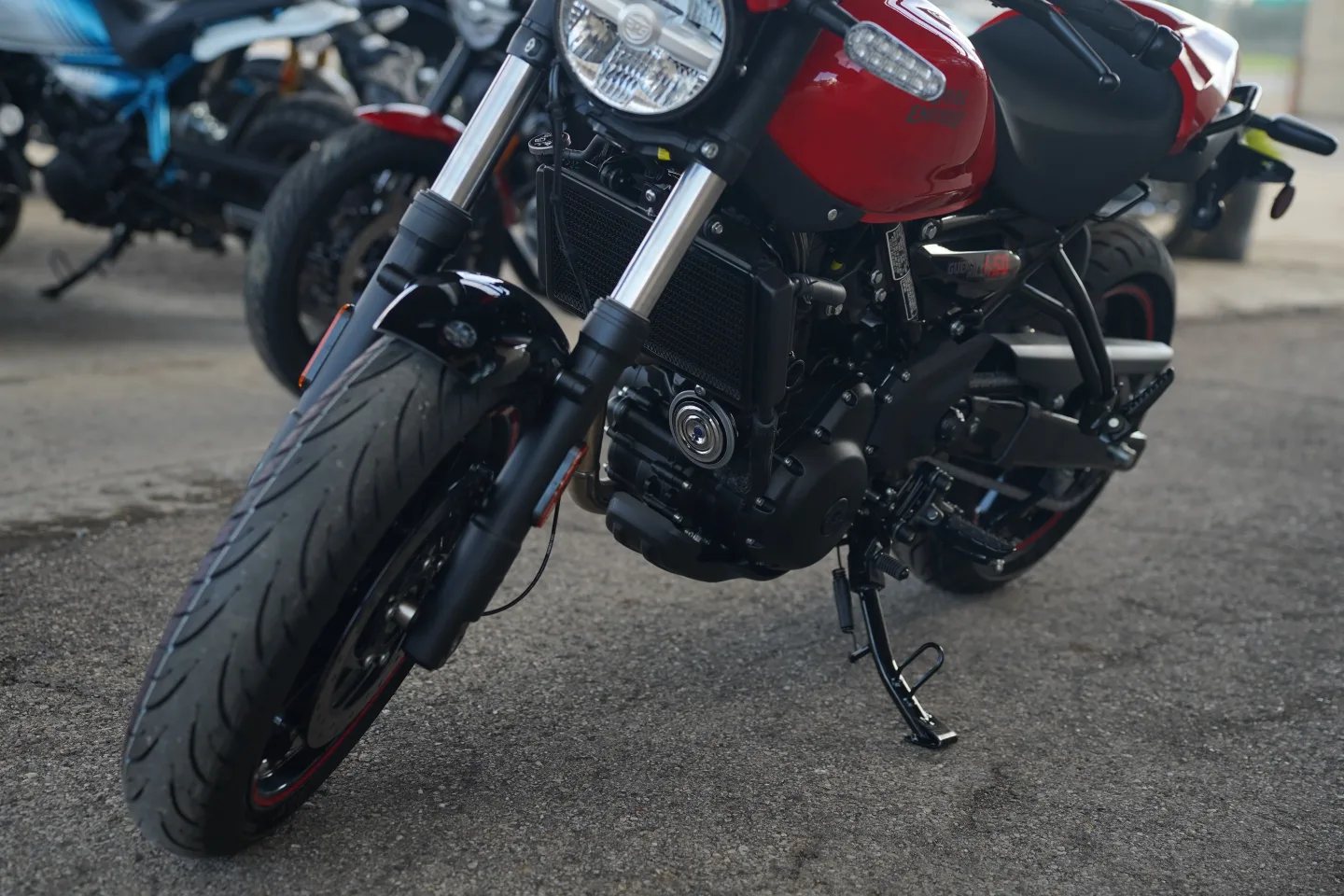 DSC01716 2027 Royal Enfield Guerrilla 450 Apex - Apex Red