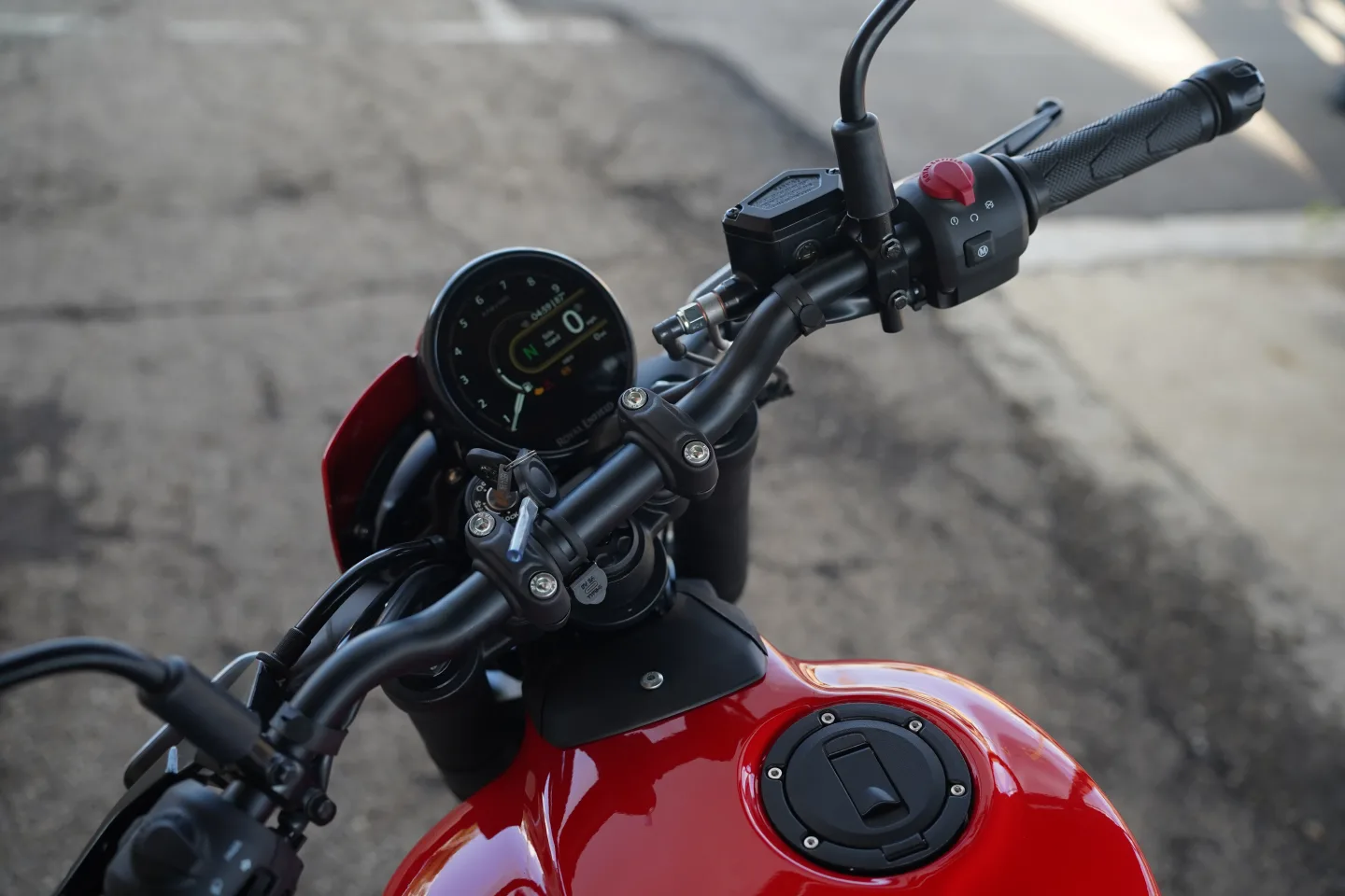 DSC01733 2027 Royal Enfield Guerrilla 450 Apex - Apex Red