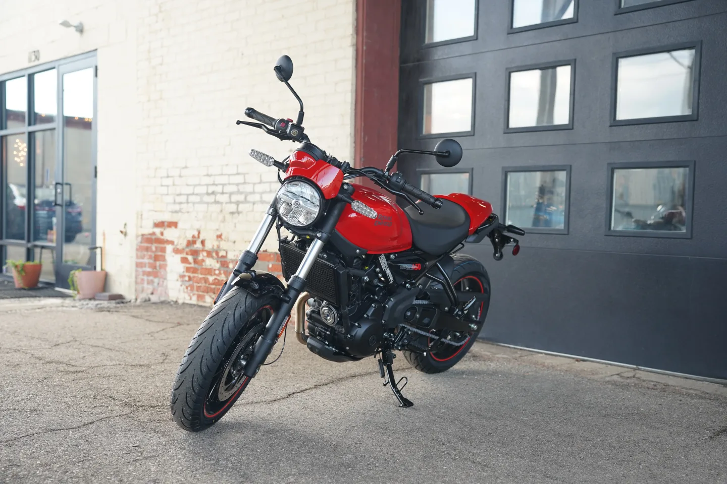 DSC01738 2027 Royal Enfield Guerrilla 450 Apex - Apex Red