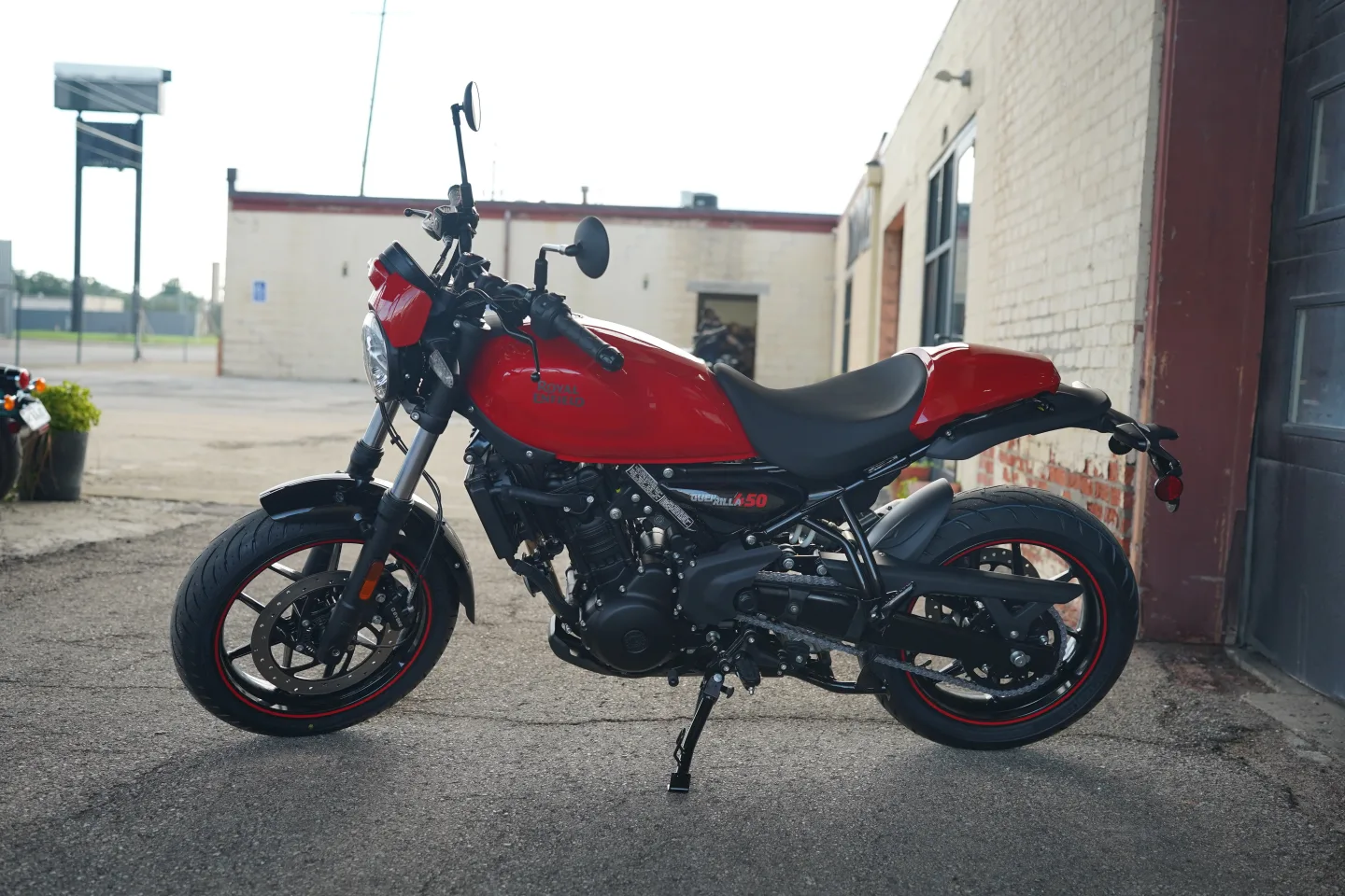 DSC01743 2027 Royal Enfield Guerrilla 450 Apex - Apex Red