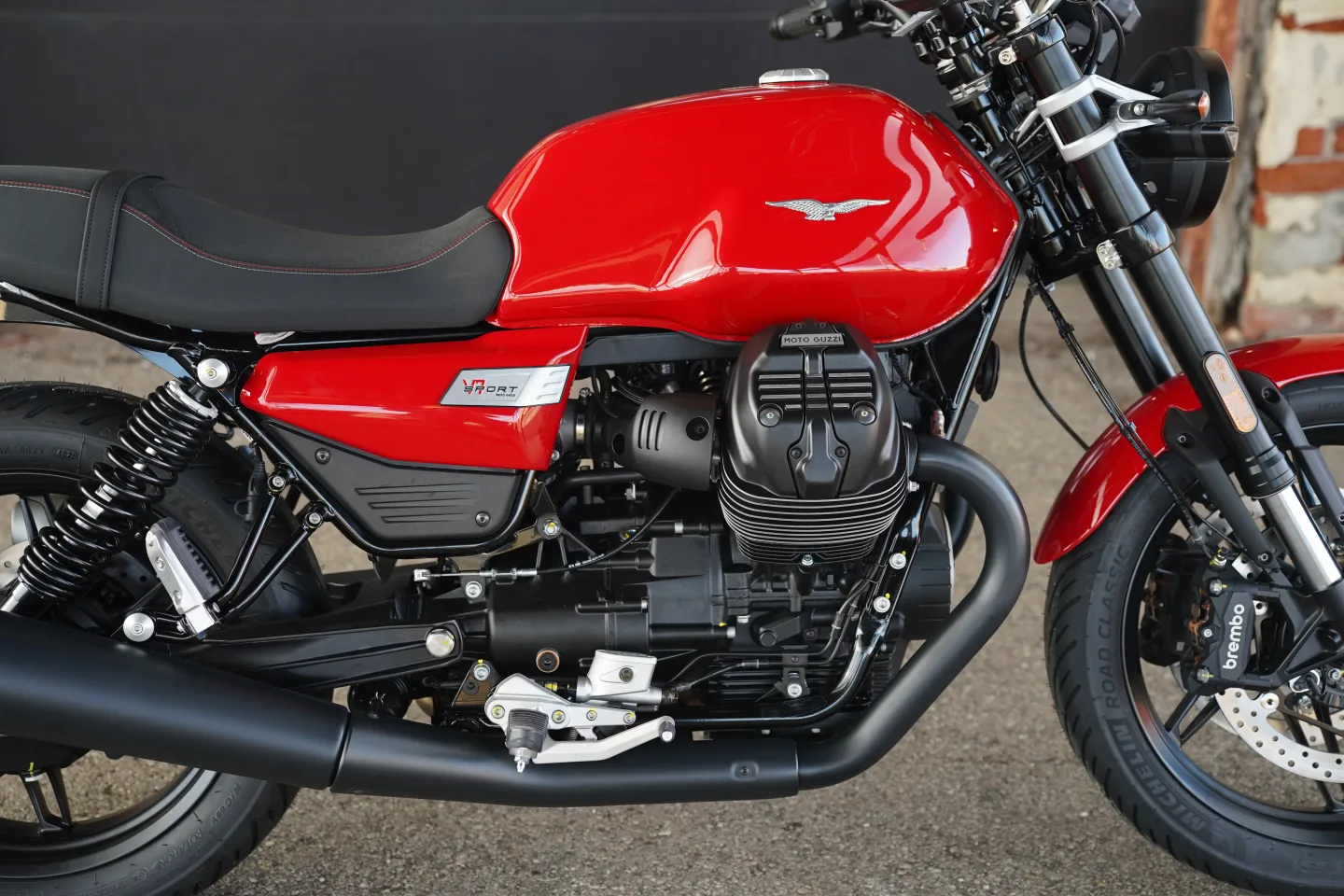 DSC01774 2027 Moto Guzzi V7 Sport - Rosso Monza