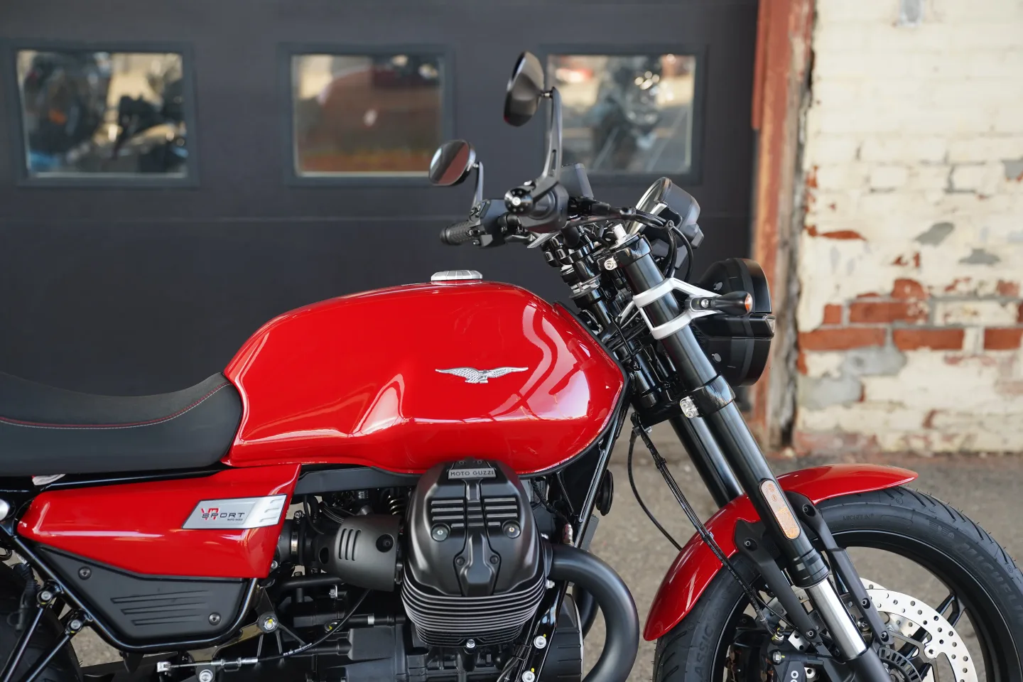 DSC01776 2027 Moto Guzzi V7 Sport - Rosso Monza