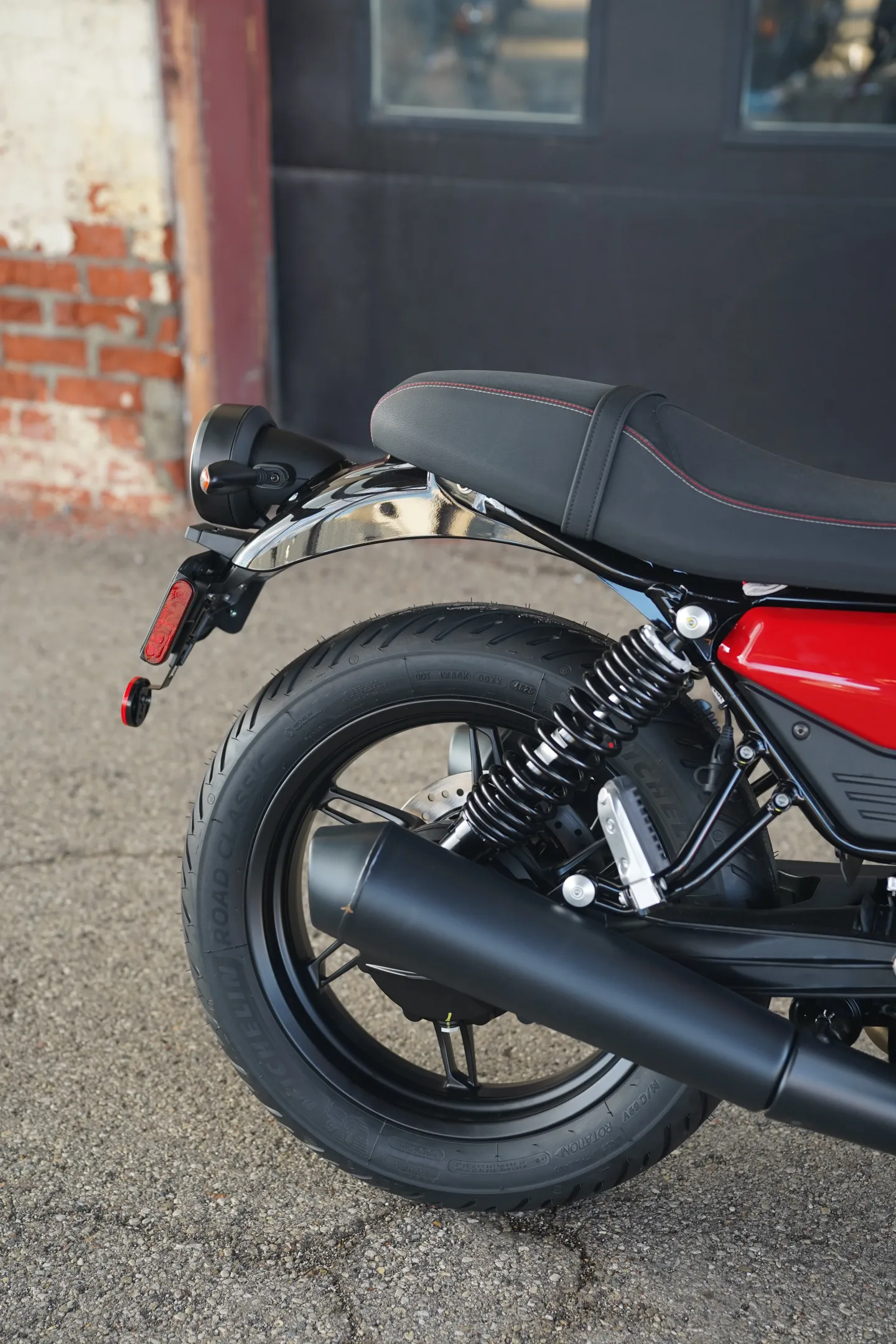 DSC01777 2027 Moto Guzzi V7 Sport - Rosso Monza