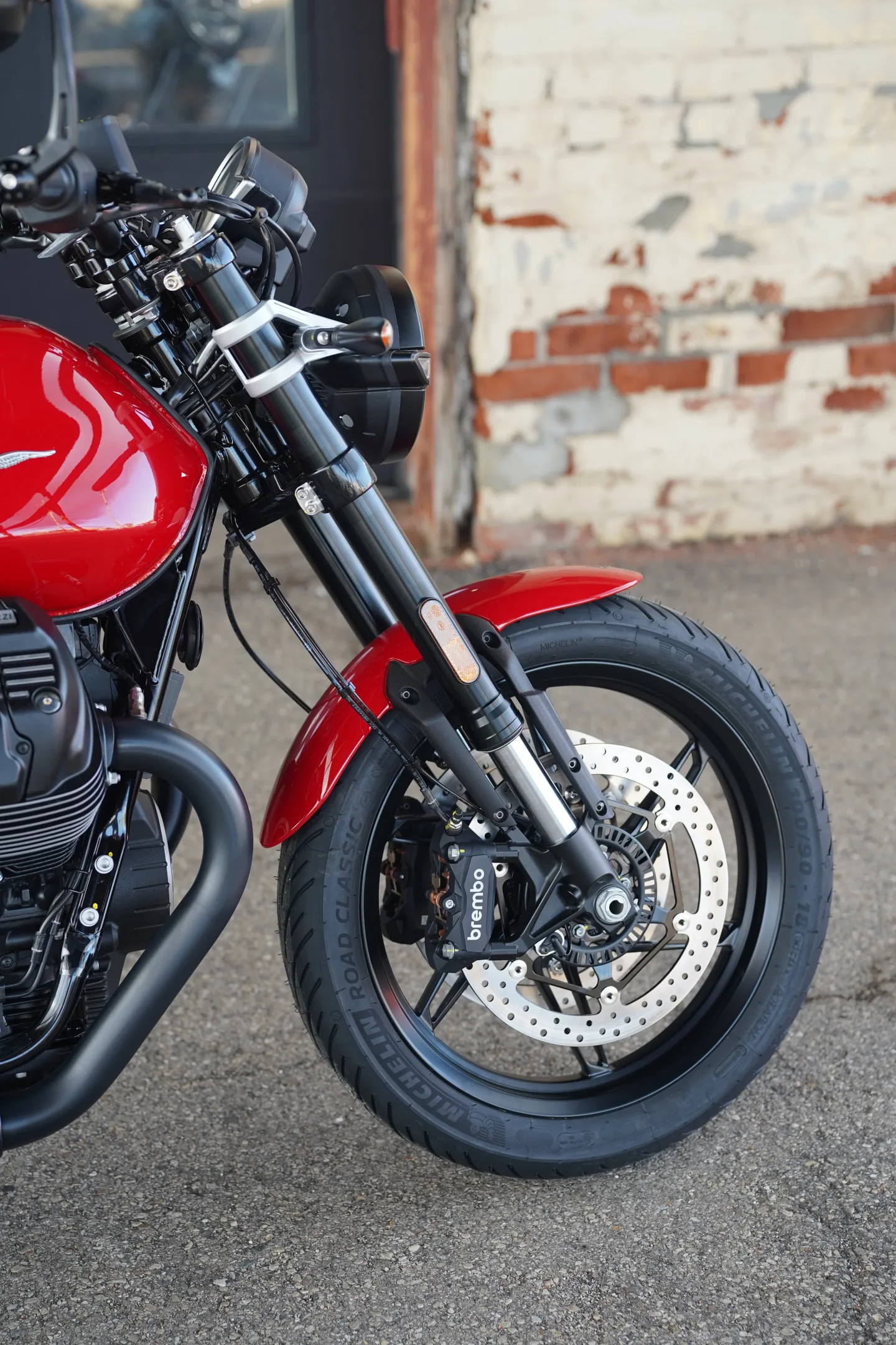 DSC01779 2027 Moto Guzzi V7 Sport - Rosso Monza