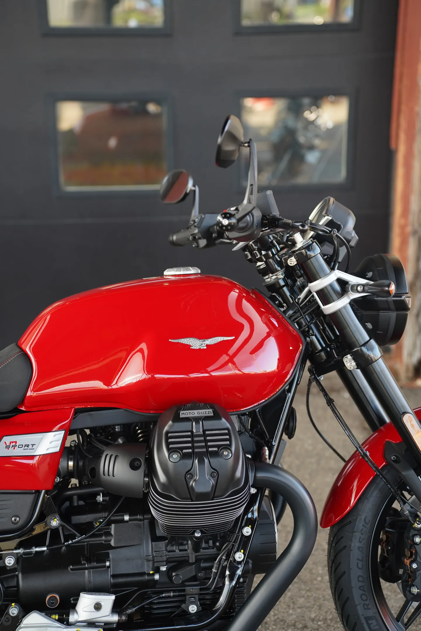 DSC01780 2027 Moto Guzzi V7 Sport - Rosso Monza