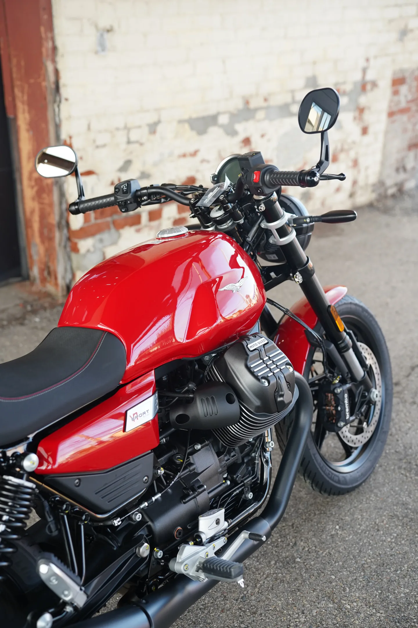 DSC01781 2027 Moto Guzzi V7 Sport - Rosso Monza