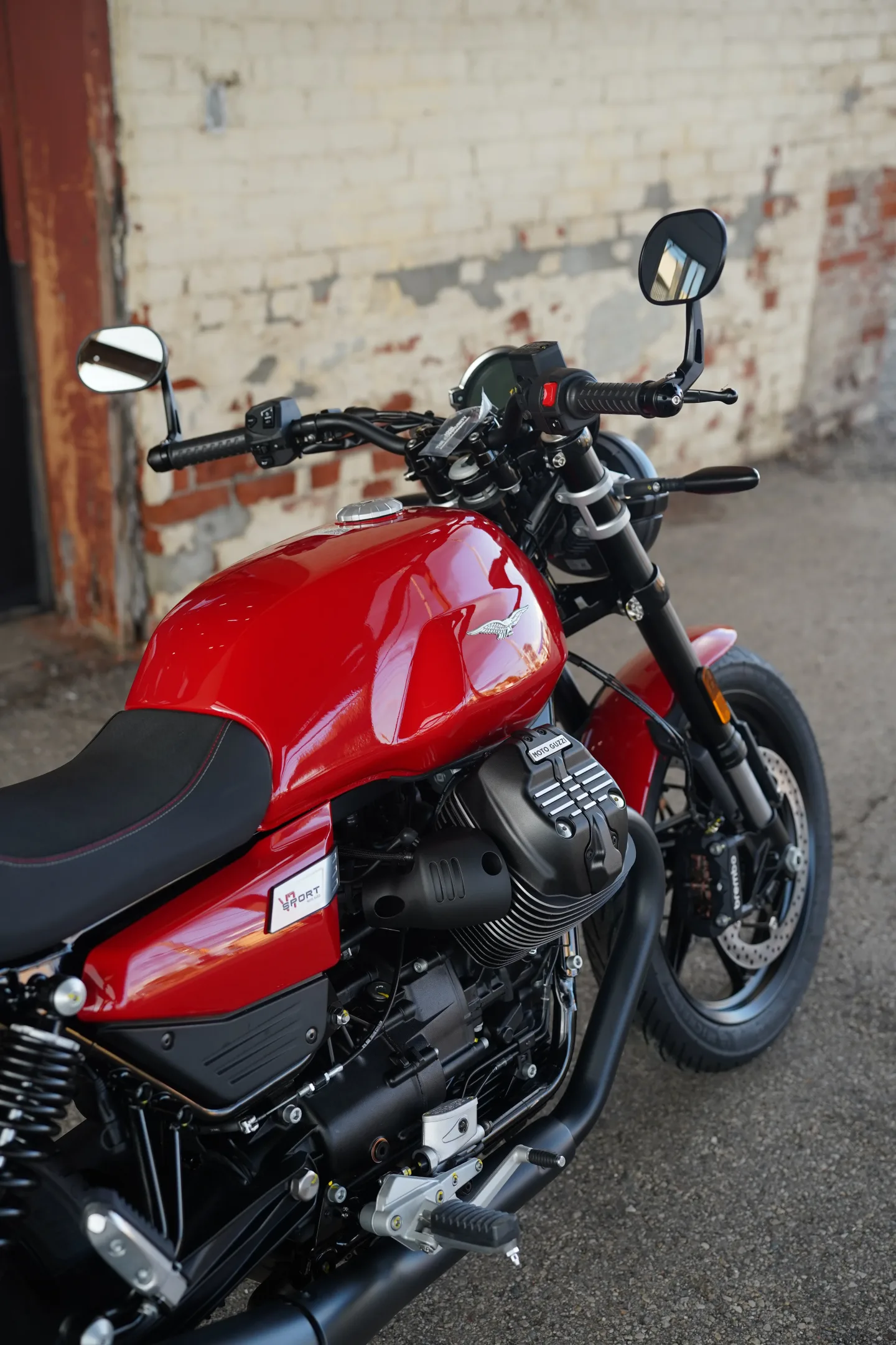 DSC01782 2027 Moto Guzzi V7 Sport - Rosso Monza