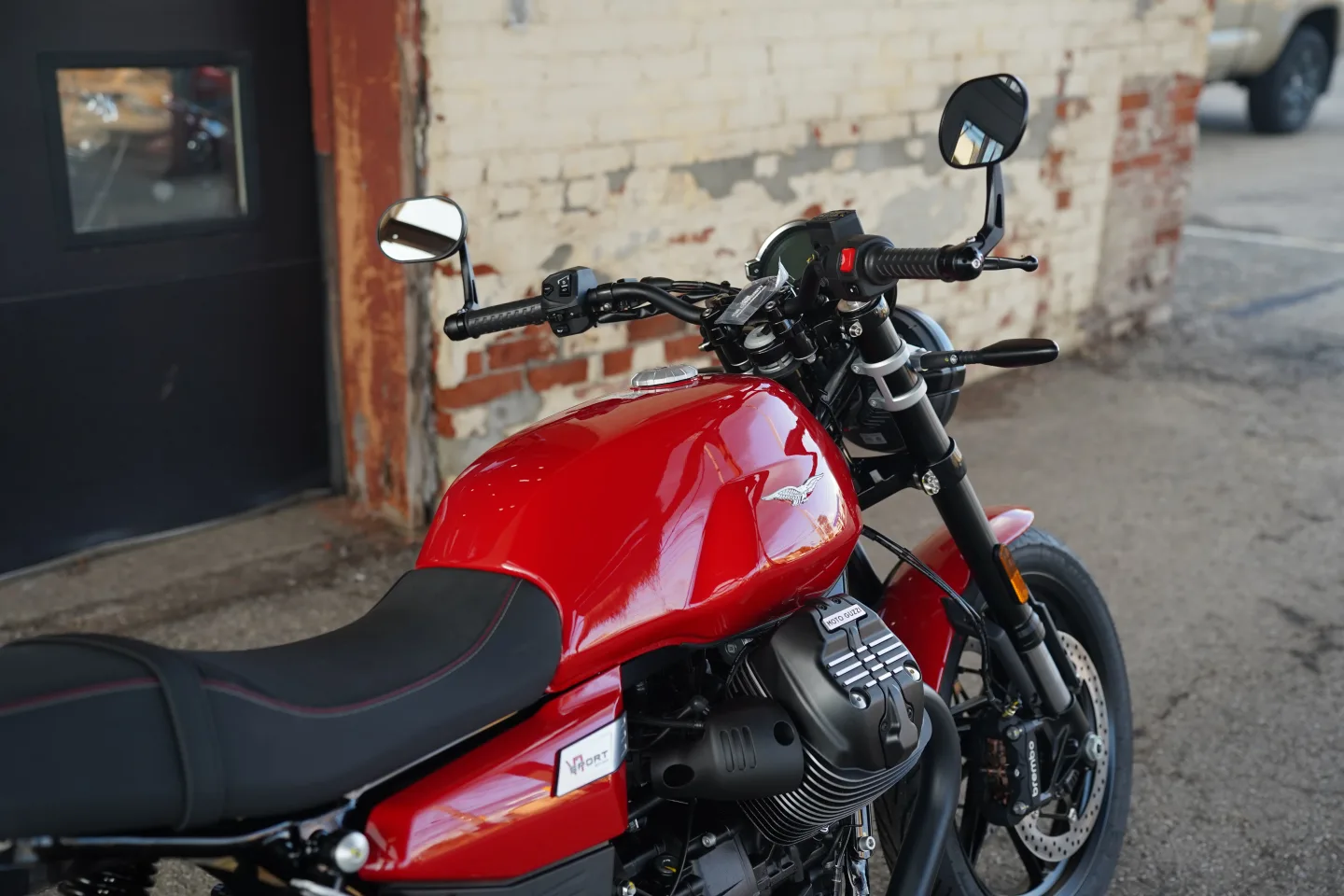 DSC01783 2027 Moto Guzzi V7 Sport - Rosso Monza