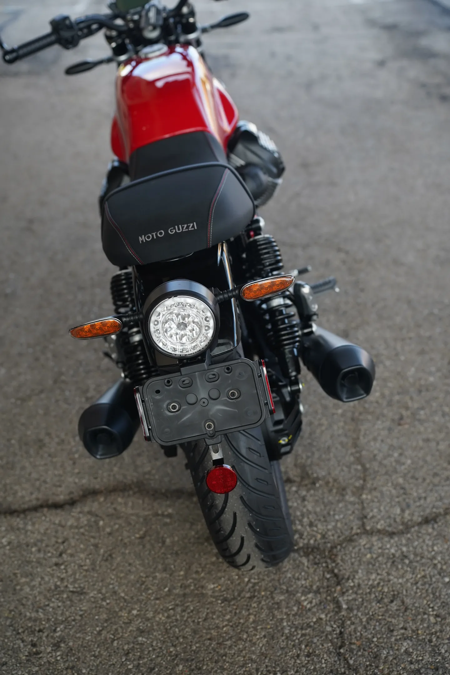 DSC01788 2027 Moto Guzzi V7 Sport - Rosso Monza