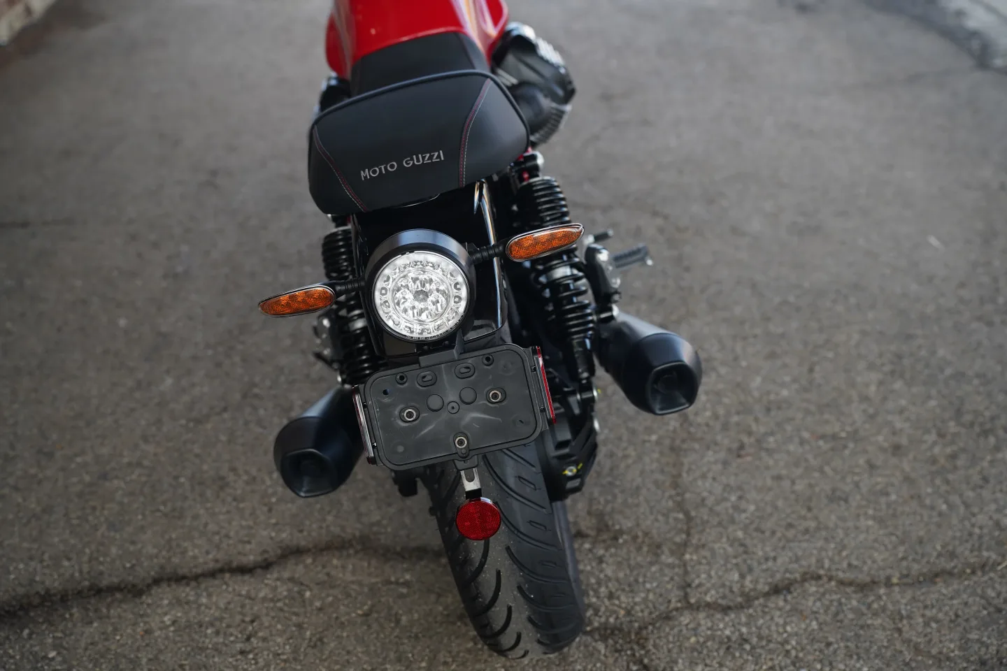 DSC01789 2027 Moto Guzzi V7 Sport - Rosso Monza