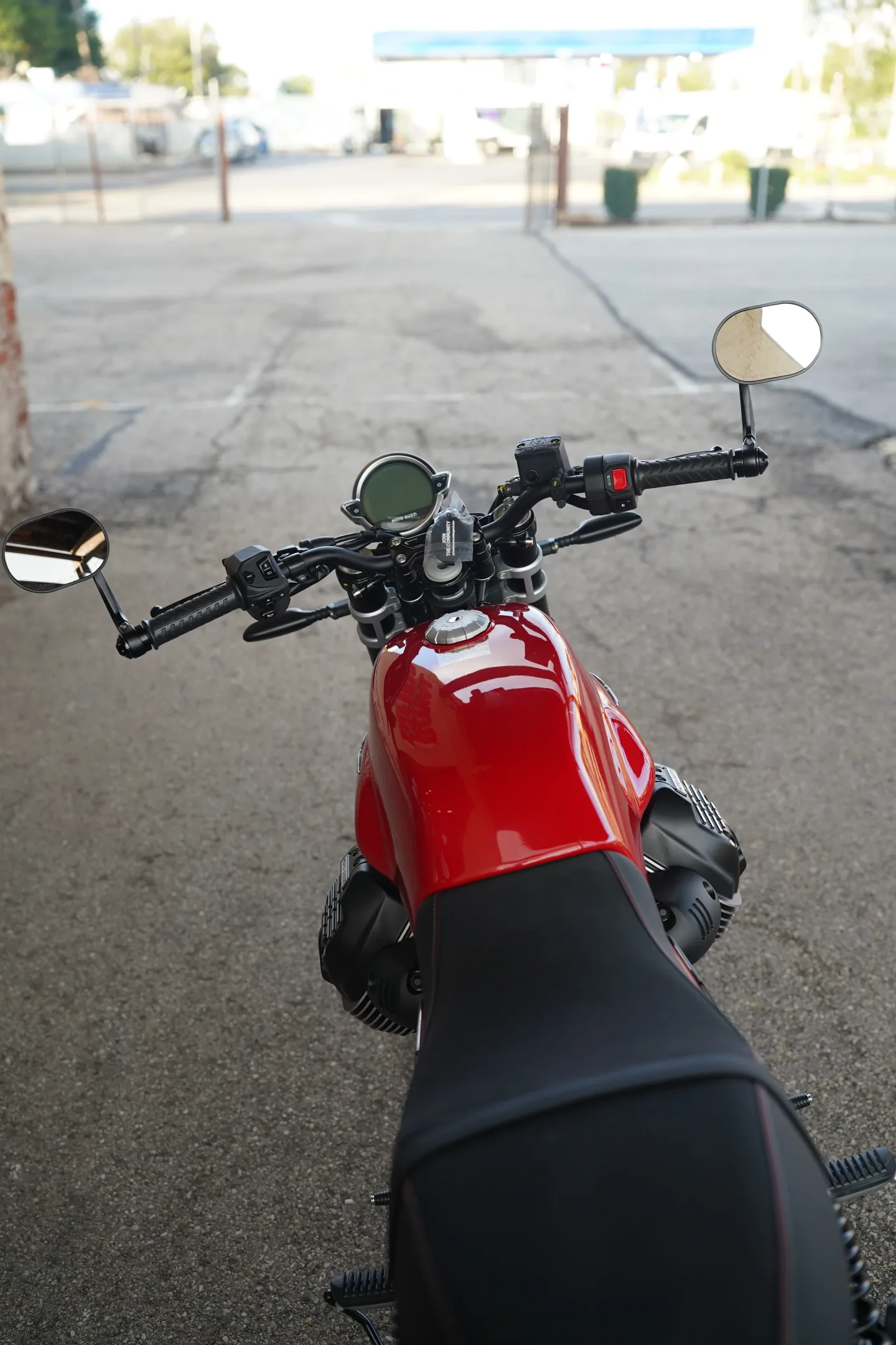 DSC01791 2027 Moto Guzzi V7 Sport - Rosso Monza