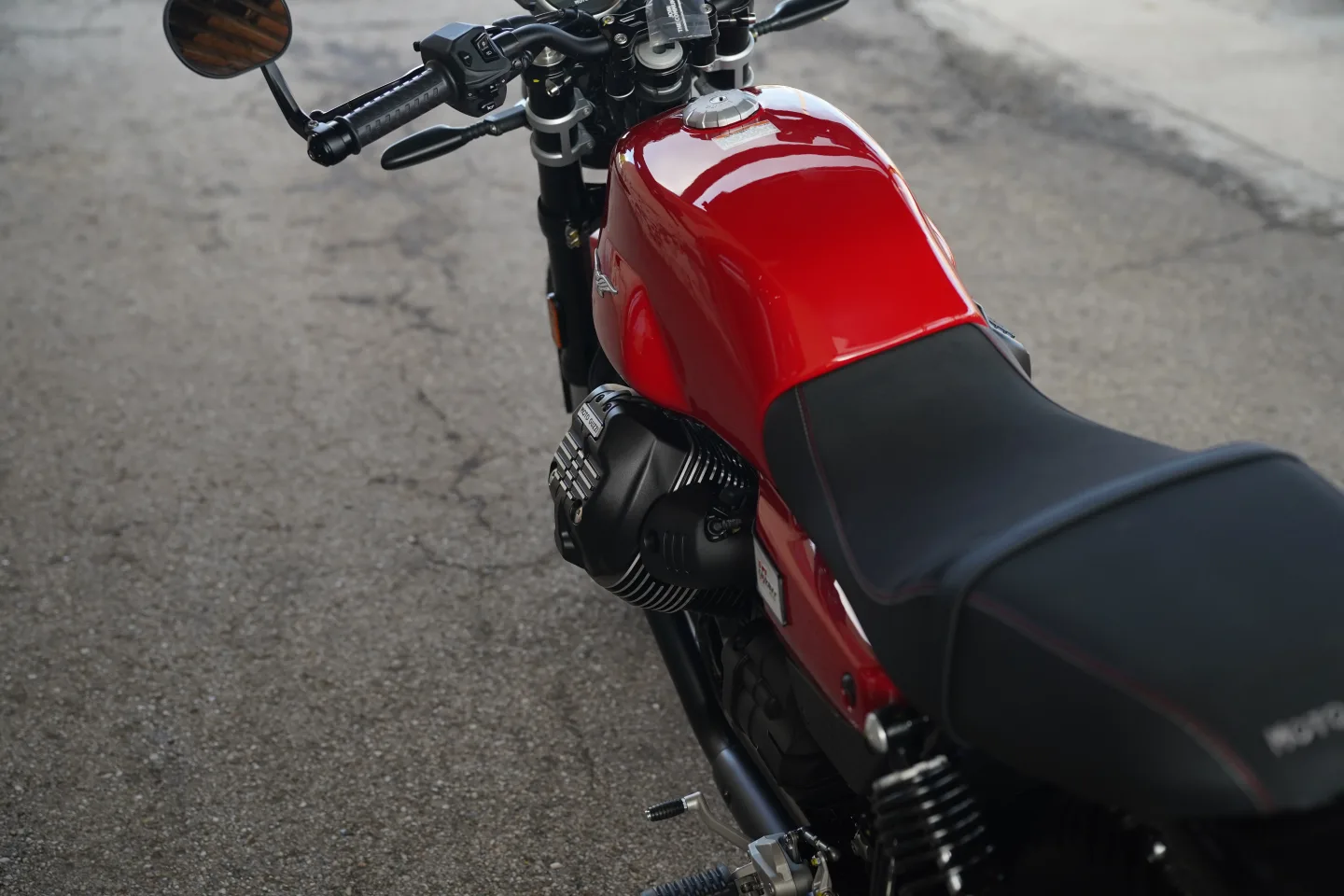 DSC01794 2027 Moto Guzzi V7 Sport - Rosso Monza